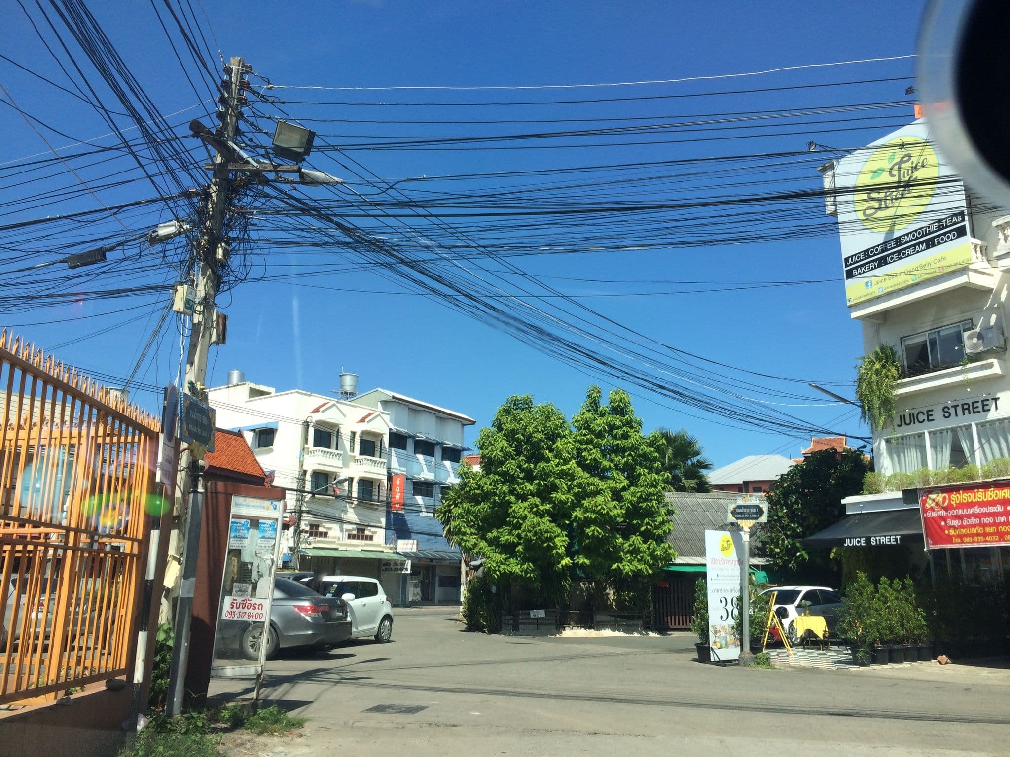 Street view near friend's house, Chiang Mai — © prasert (CC BY-SA · Mapillary)