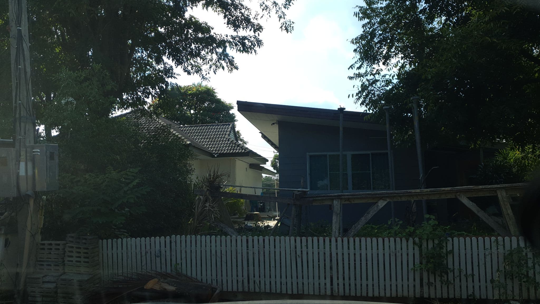 Street view near หางดงฮิลล์, Hang Dong — © jrcarlsen (CC BY-SA · Mapillary)