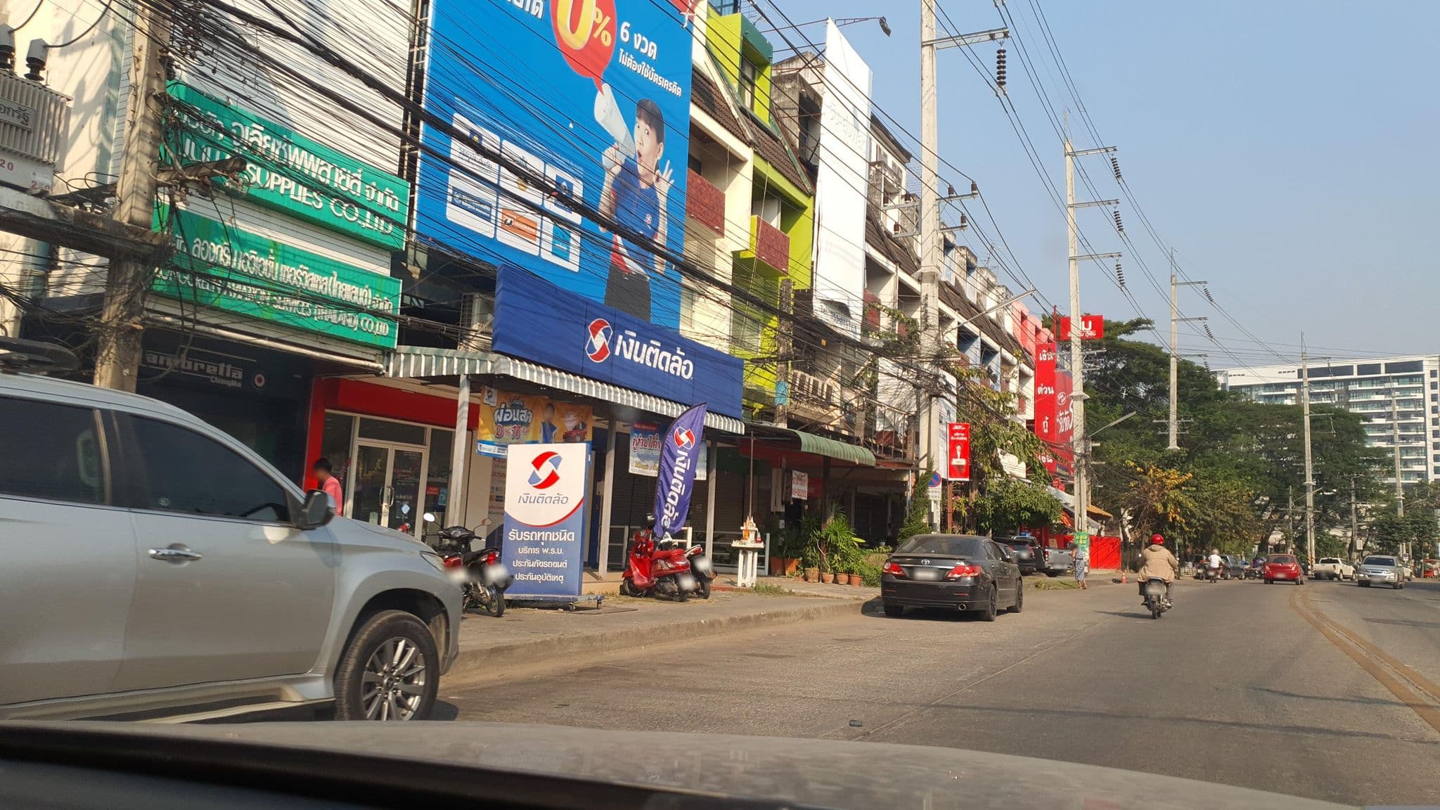Street view near Lima Lanna Hotel, Chiang Mai — © jrcarlsen (CC BY-SA · Mapillary)