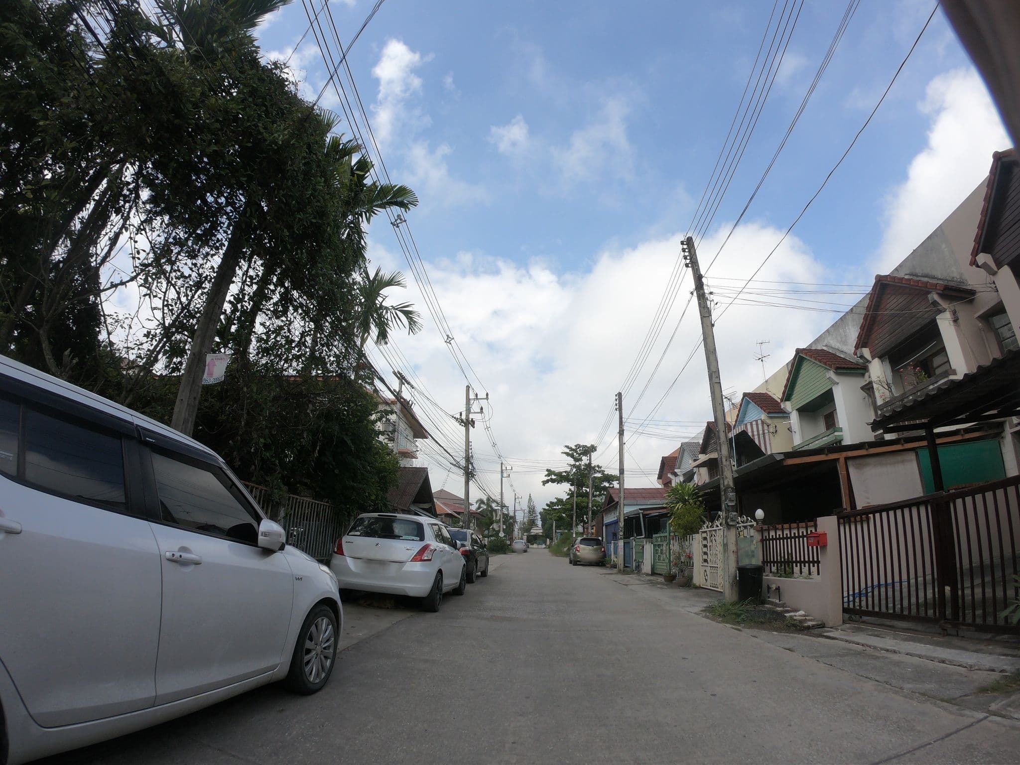 Street view near Urban House (โรงแรมเออบ้านเฮา195 เชียงใหม่), Chiang Mai — © chanuwath_grab (CC BY-SA · Mapillary)
