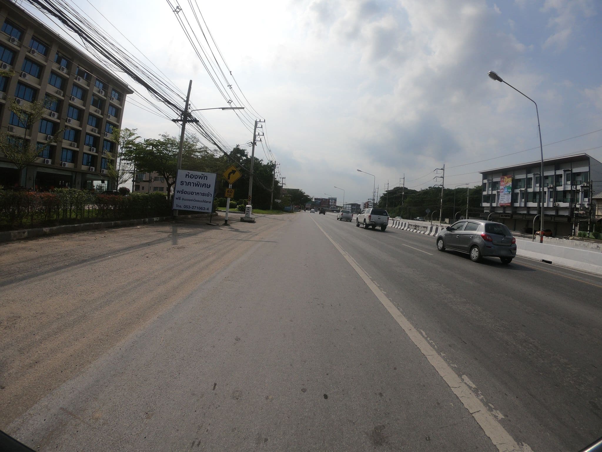 Street view near โรงแรมชาโต เชียงใหม่ (Chateau Chiang Mai Hotel), Chiang Mai — © chanuwath_grab (CC BY-SA · Mapillary)