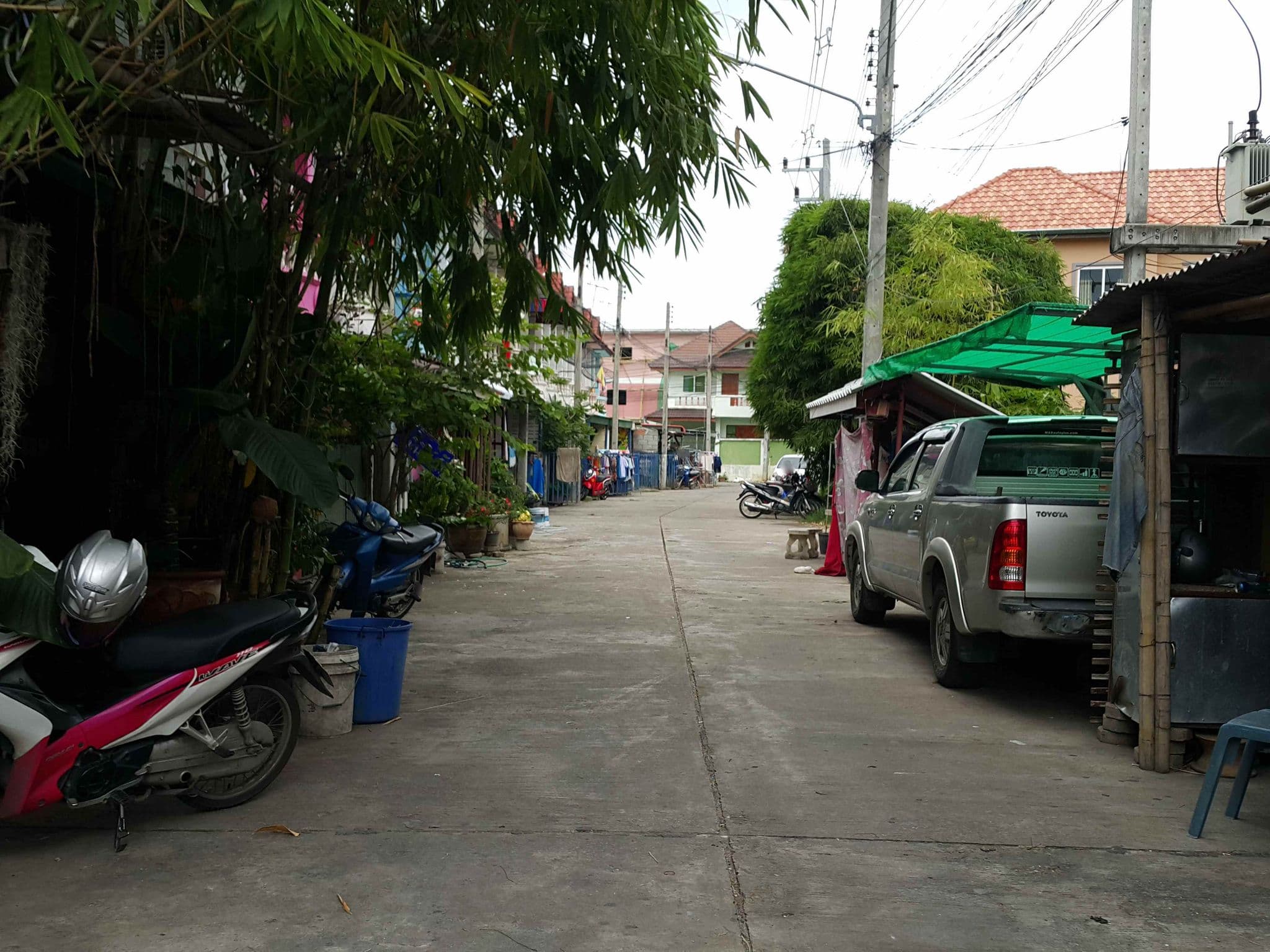 Street view near สระว่ายน้ำ Nim Chiangmai Airport Hotel Pool, Chiang Mai — © jrcarlsen (CC BY-SA · Mapillary)