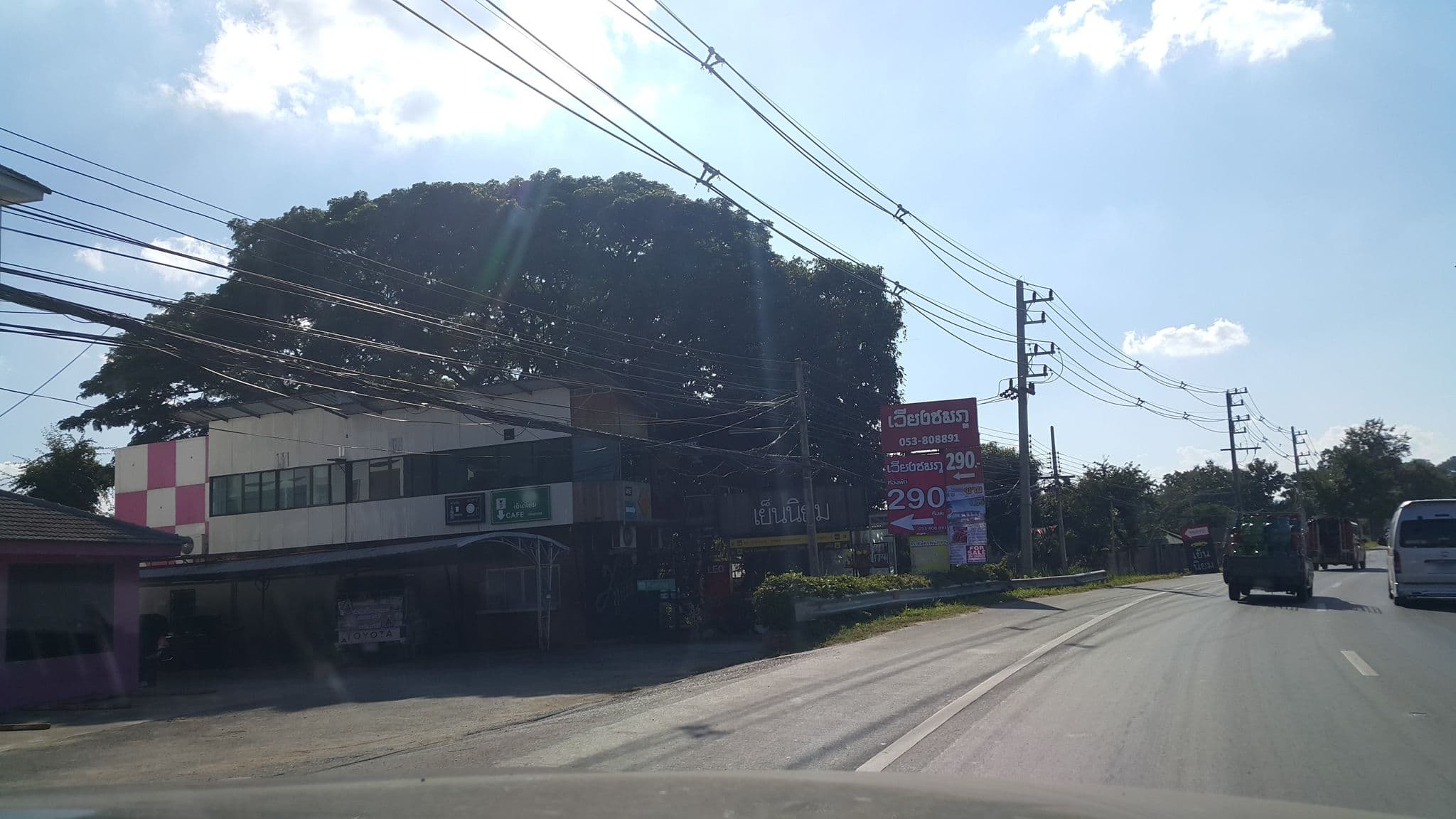 Street view near เวียงชมภู, Chiang Mai — © jrcarlsen (CC BY-SA · Mapillary)