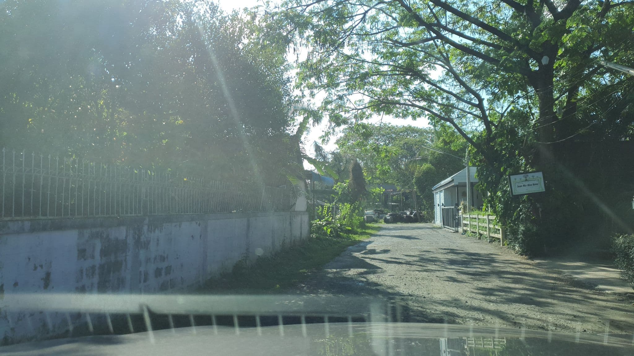Street view near สวนมะนาวโฮม (Suan Ma-Now Home), San Kamphaeng — © jrcarlsen (CC BY-SA · Mapillary)