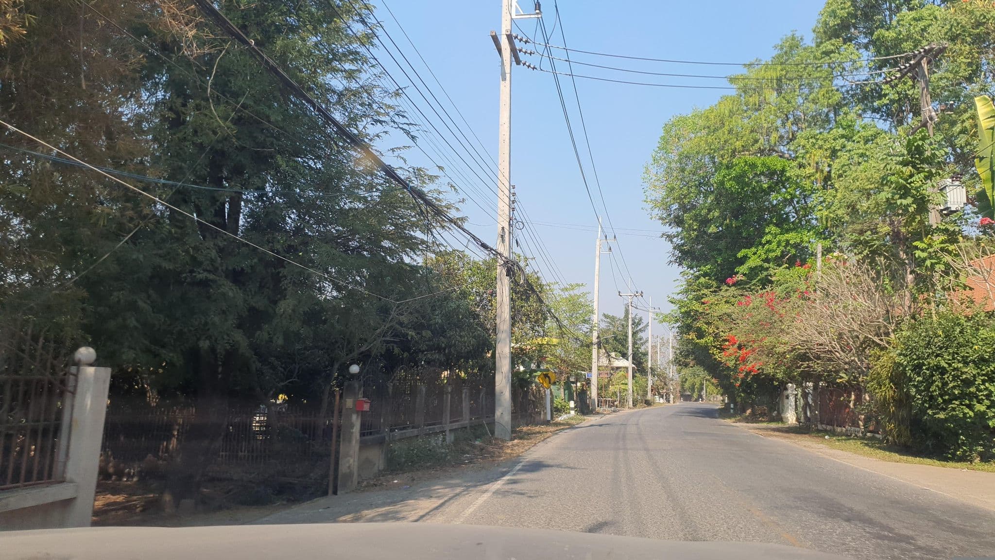 Street view near Chiang Mai Luxury Villa, Hang Dong — © jrcarlsen (CC BY-SA · Mapillary)