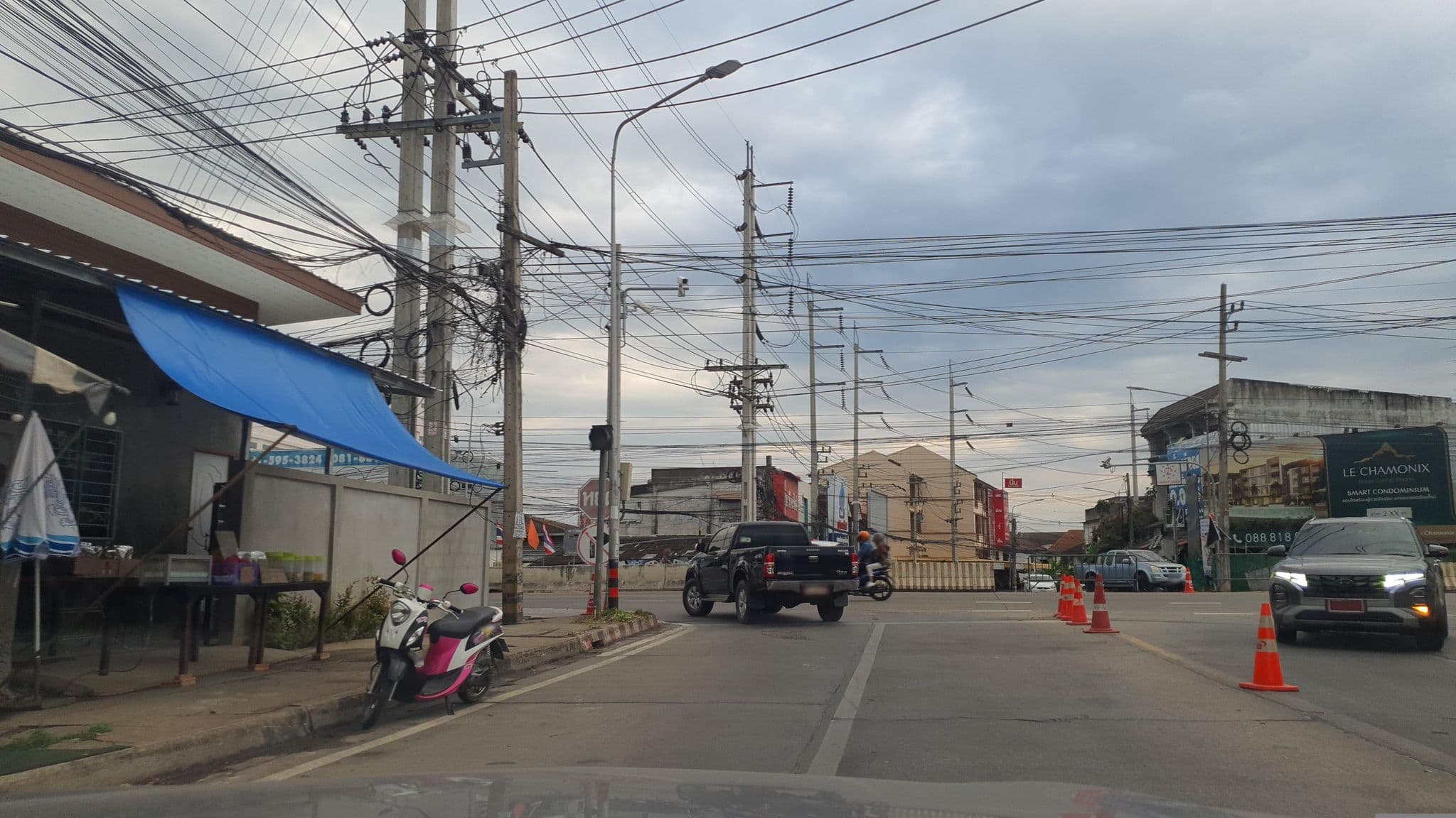 Street view near Chiang Mai Orchid, Chiang Mai — © jrcarlsen (CC BY-SA · Mapillary)