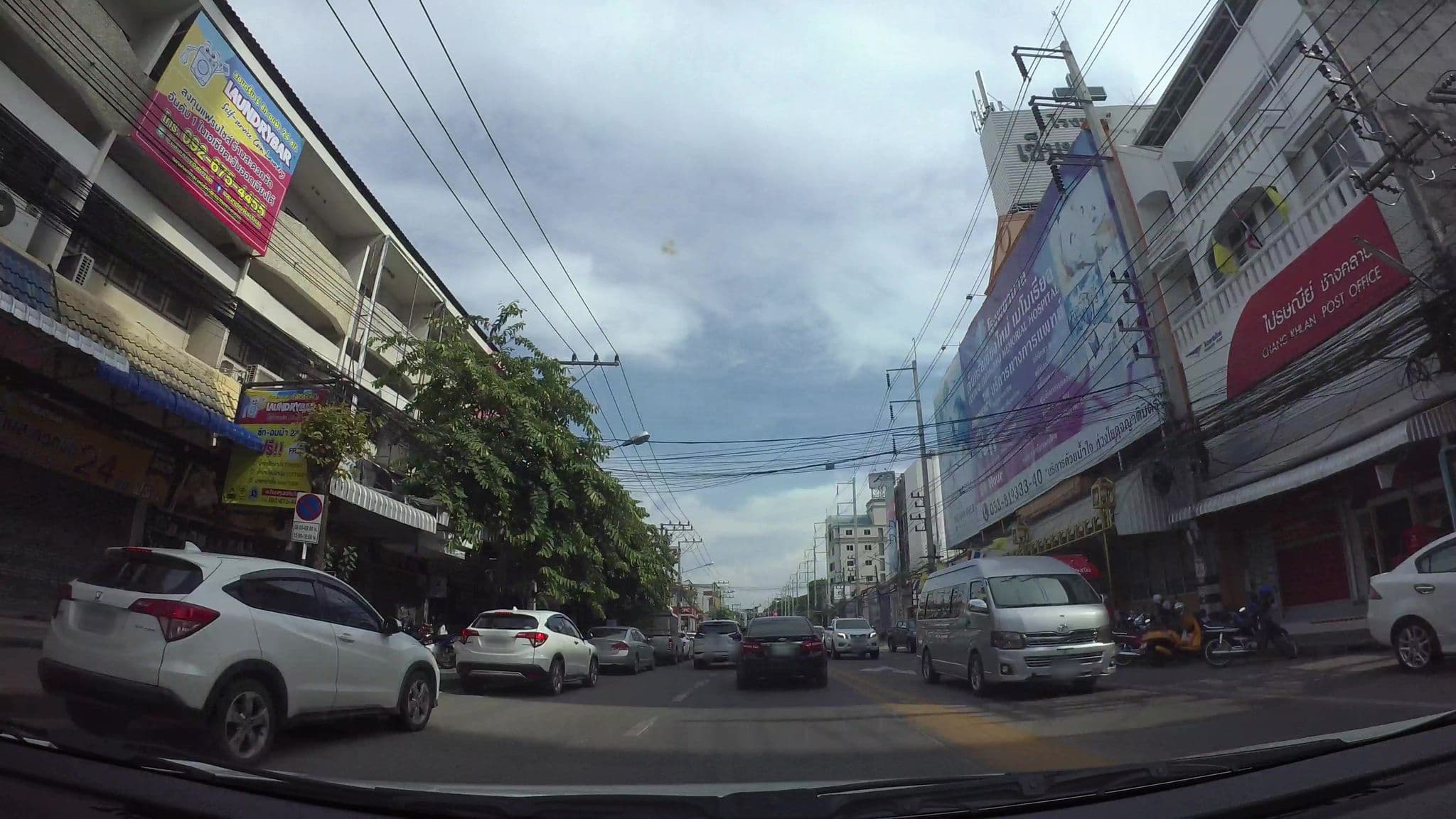 Street view near Bualawong Inn, Chiang Mai — © kaart_3 (CC BY-SA · Mapillary)