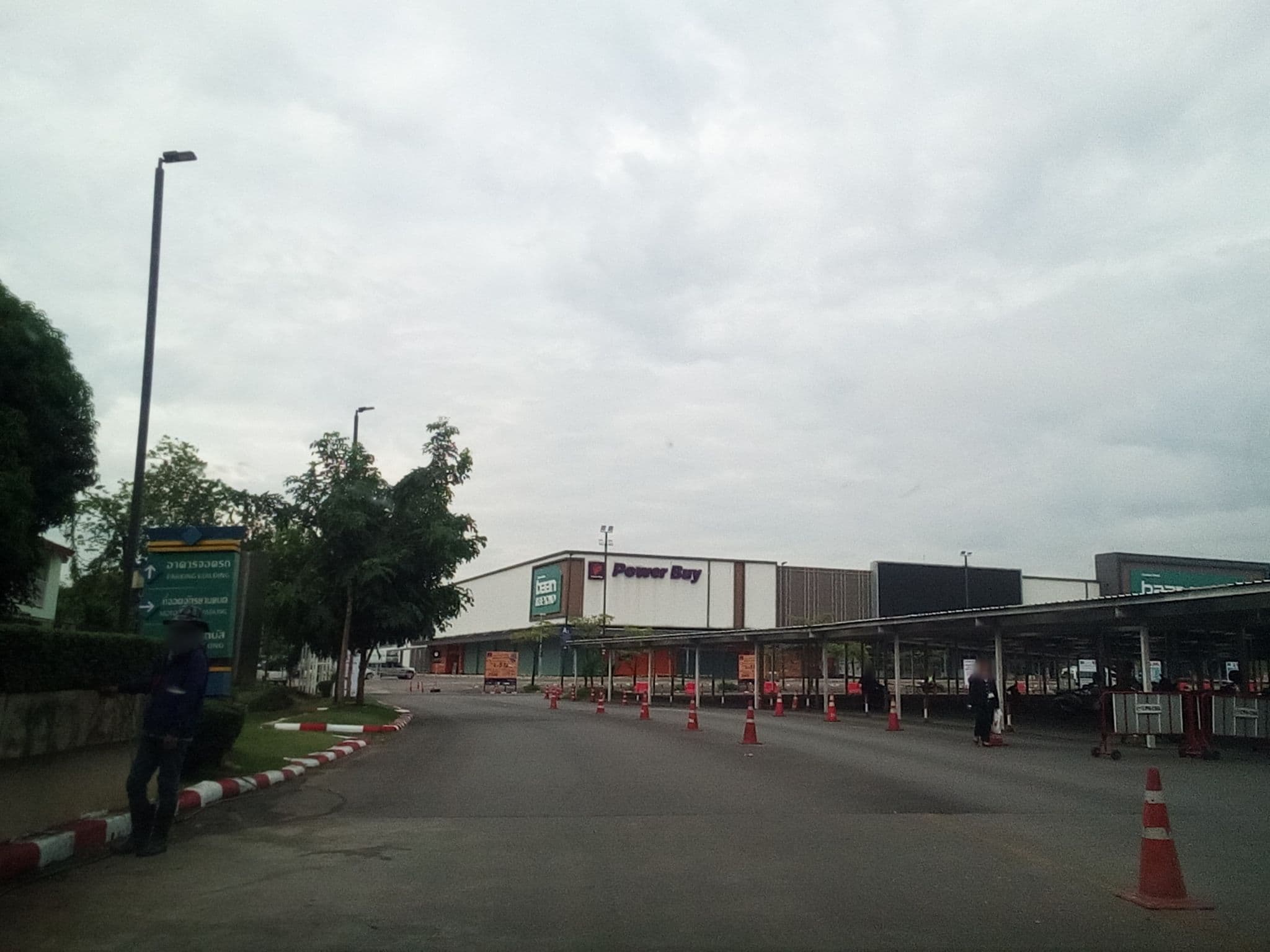 Street view near บ้านปาร์คอินน์, Chiang Mai — © kyoko (CC BY-SA · Mapillary)