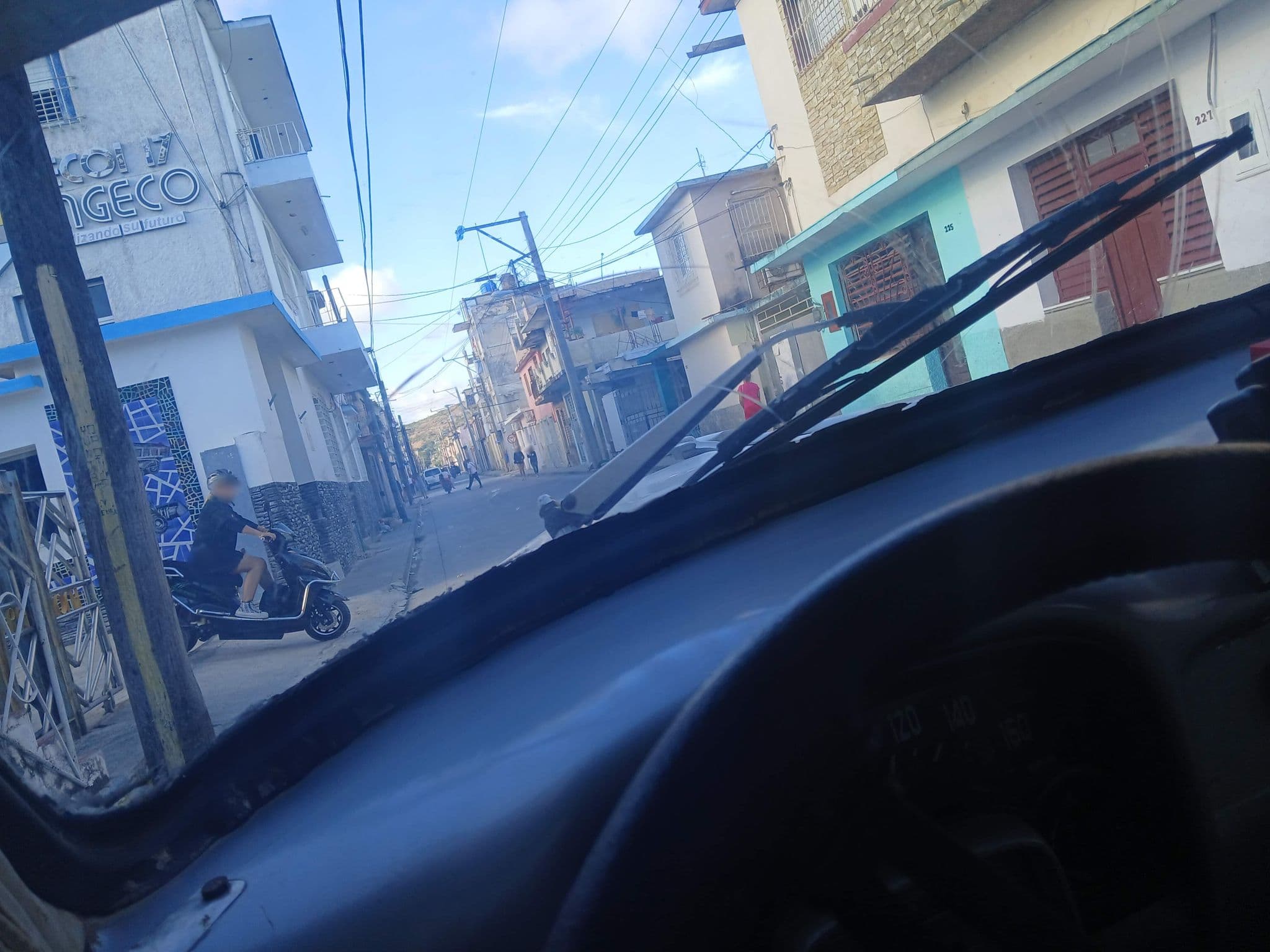 Street view near Chanvelón, Holguín