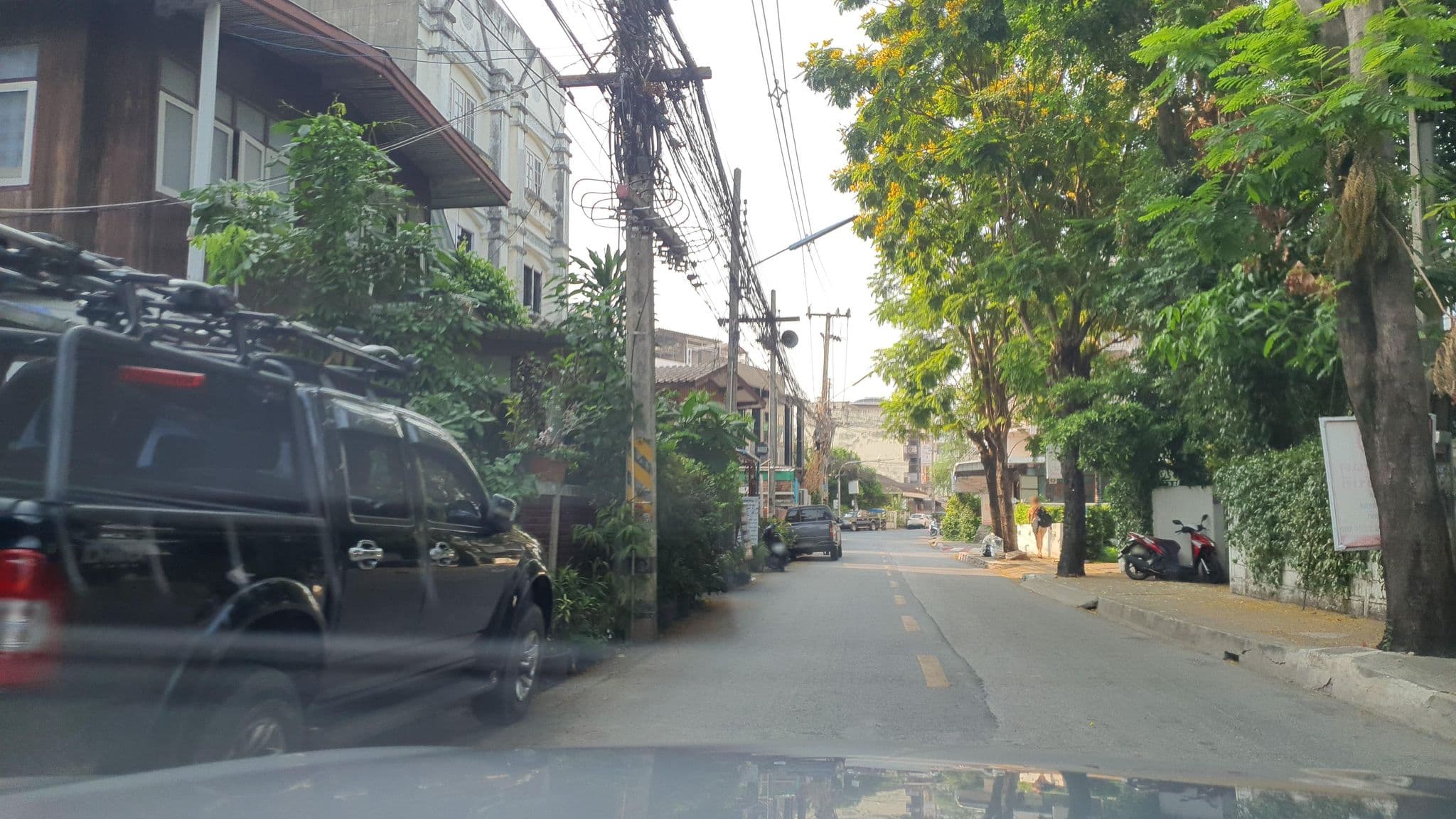 Street view near Smith Residence Chiang Mai, Chiang Mai — © jrcarlsen (CC BY-SA · Mapillary)