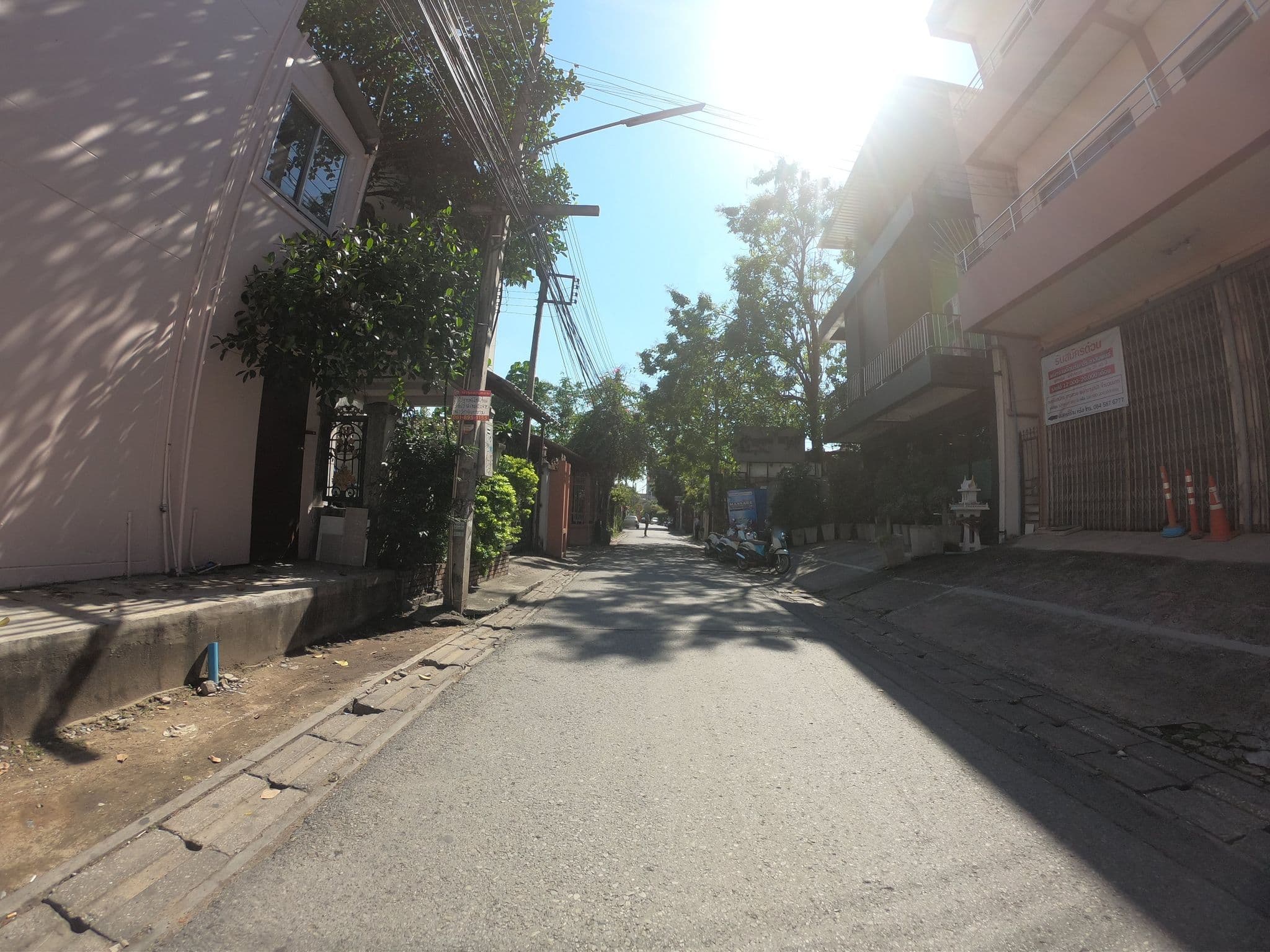Street view near Chiang Mai Backpaker House, Chiang Mai — © chanuwath_grab (CC BY-SA · Mapillary)
