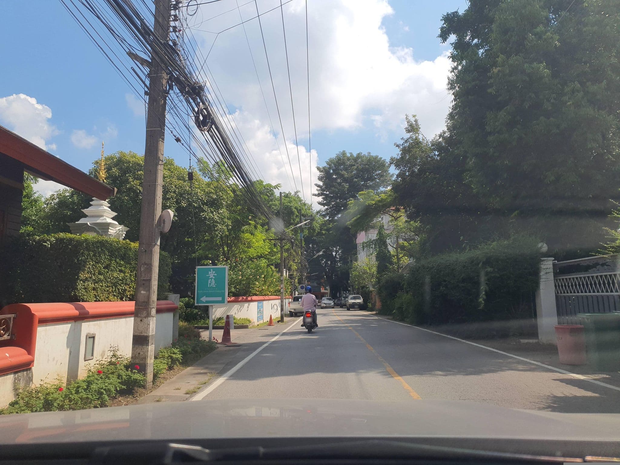Street view near 安隐兰纳花园度假美宿, Chiang Mai — © jrcarlsen (CC BY-SA · Mapillary)