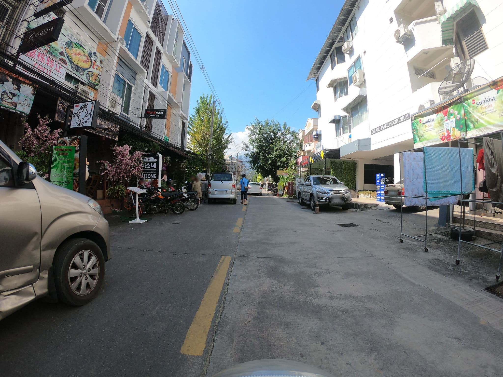 Street view near Indiehouse, Chiang Mai — © chanuwath_grab (CC BY-SA · Mapillary)