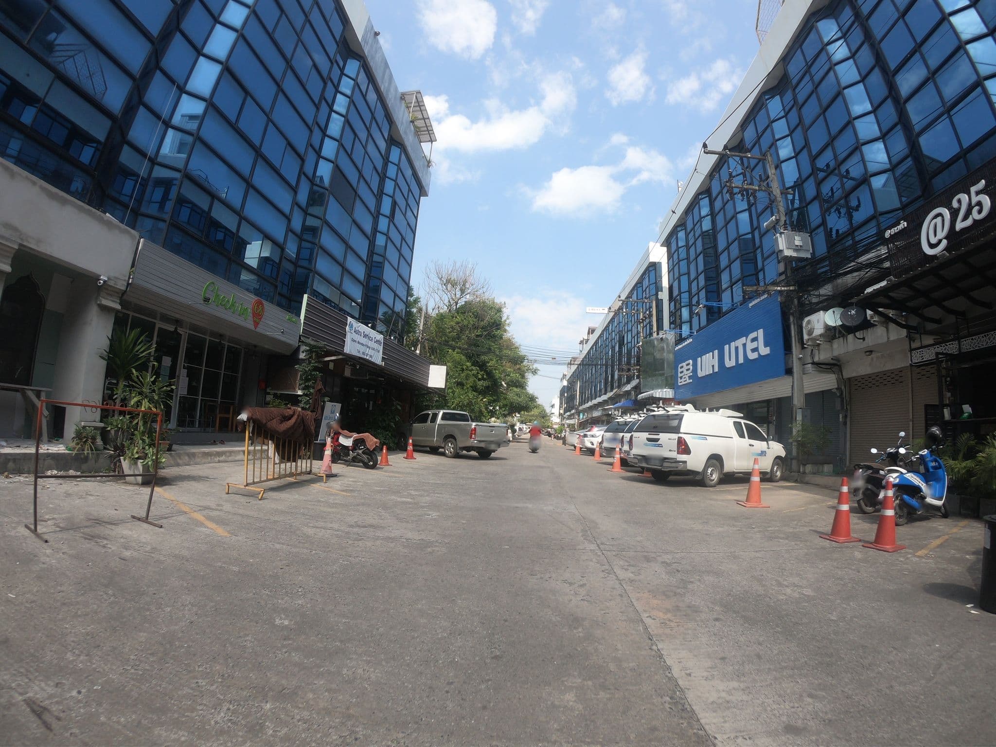 Street view near Panda Guest House（ELK Guest House）, Chiang Mai — © chanuwath_grab (CC BY-SA · Mapillary)