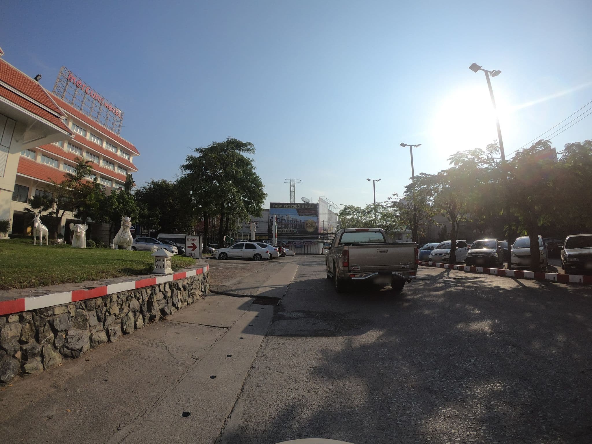 Street view near Mercure Chiang Mai, Chiang Mai — © chanuwath_grab (CC BY-SA · Mapillary)