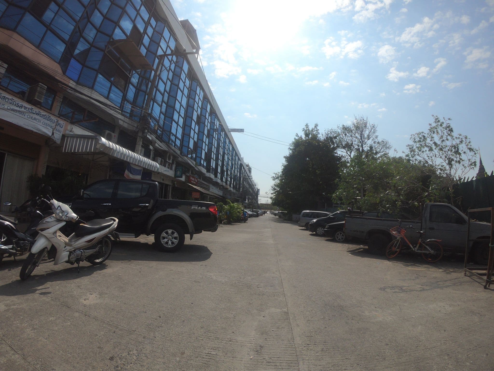 Street view near Frenté Chiang Mai, Chiang Mai — © chanuwath_grab (CC BY-SA · Mapillary)