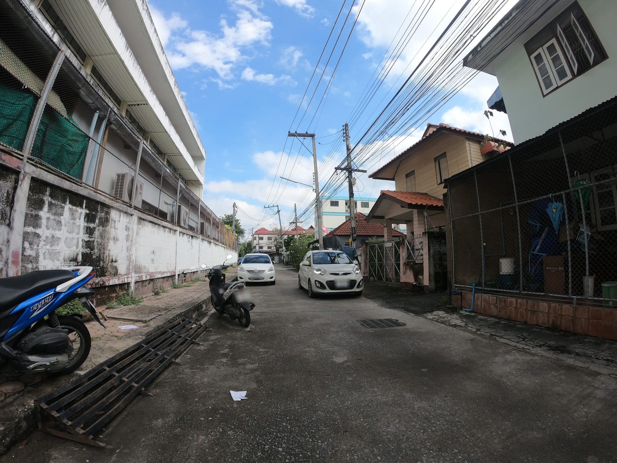 Street view near Nawa Saraan, Chiang Mai — © chanuwath_grab (CC BY-SA · Mapillary)