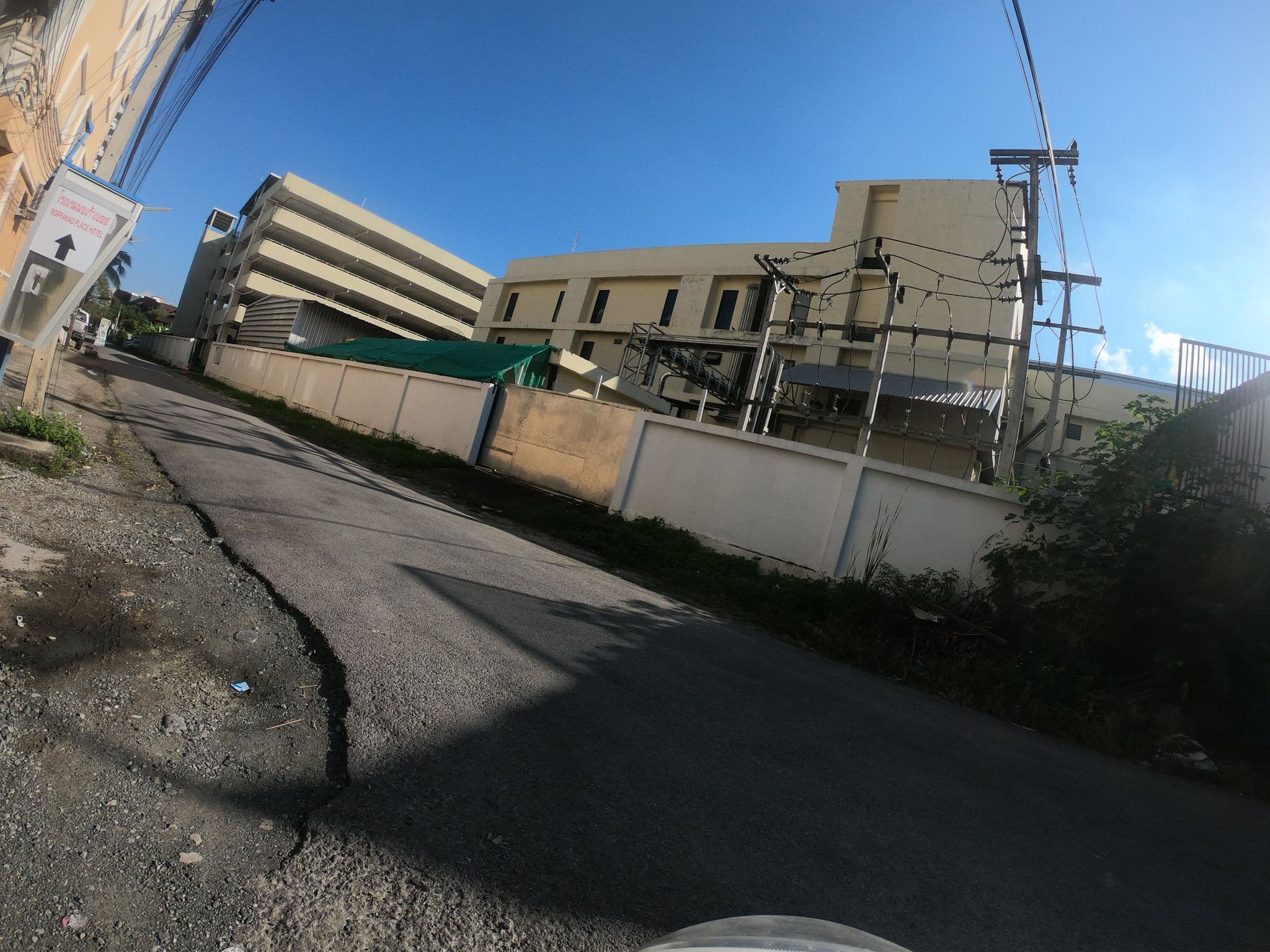 Street view near เอ็มแอนด์ดีแมนชั่น, Chiang Mai — © chanuwath_grab (CC BY-SA · Mapillary)