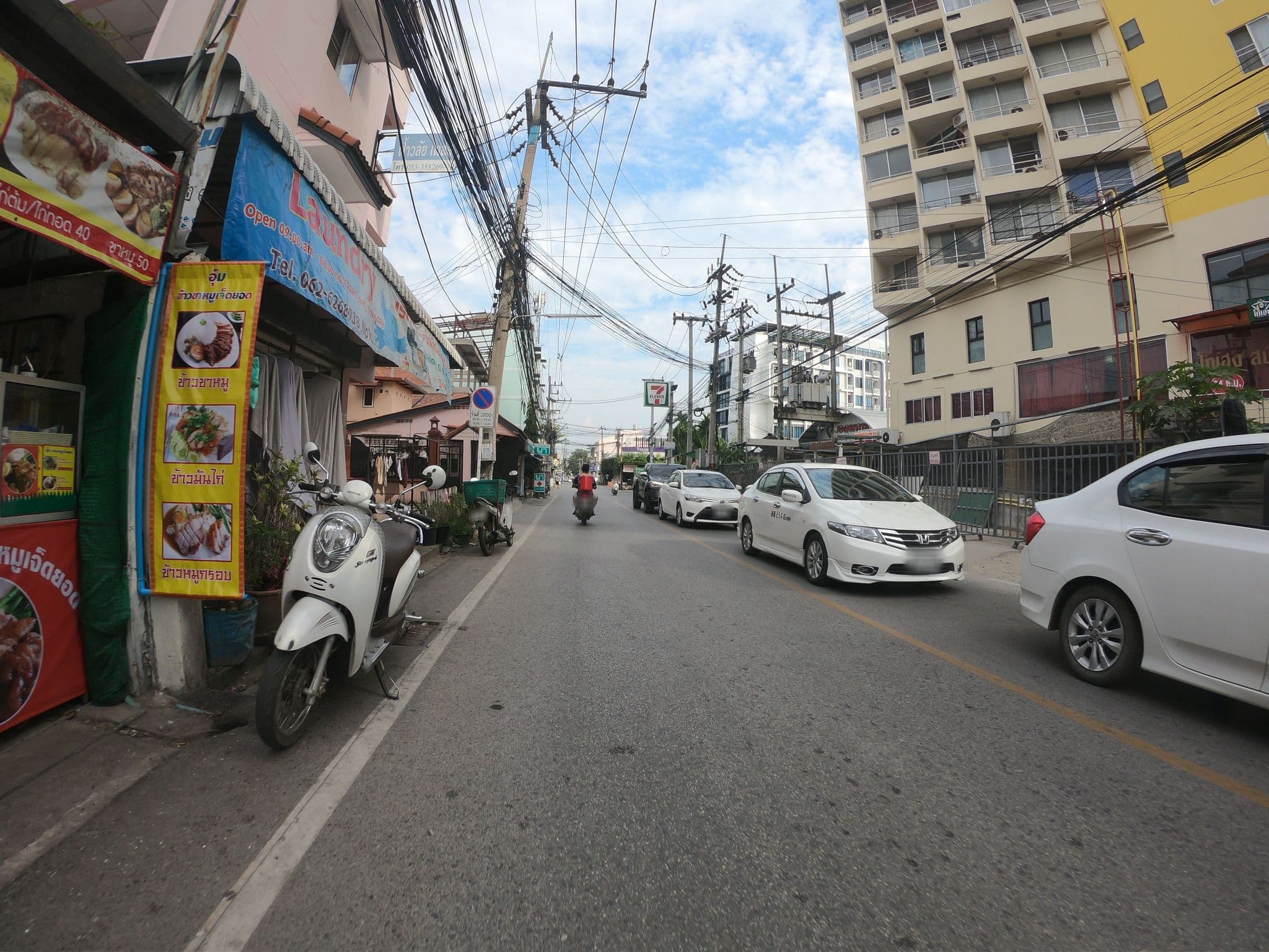 Street view near Changkian, Chiang Mai — © chanuwath_grab (CC BY-SA · Mapillary)