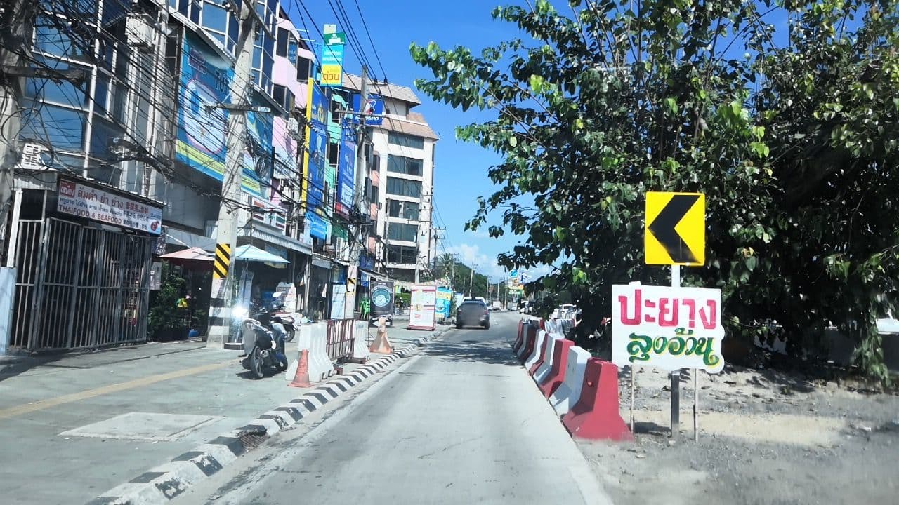 Street view near Yeaturday Boutique Hotel, Chiang Mai — © charlesano (CC BY-SA · Mapillary)