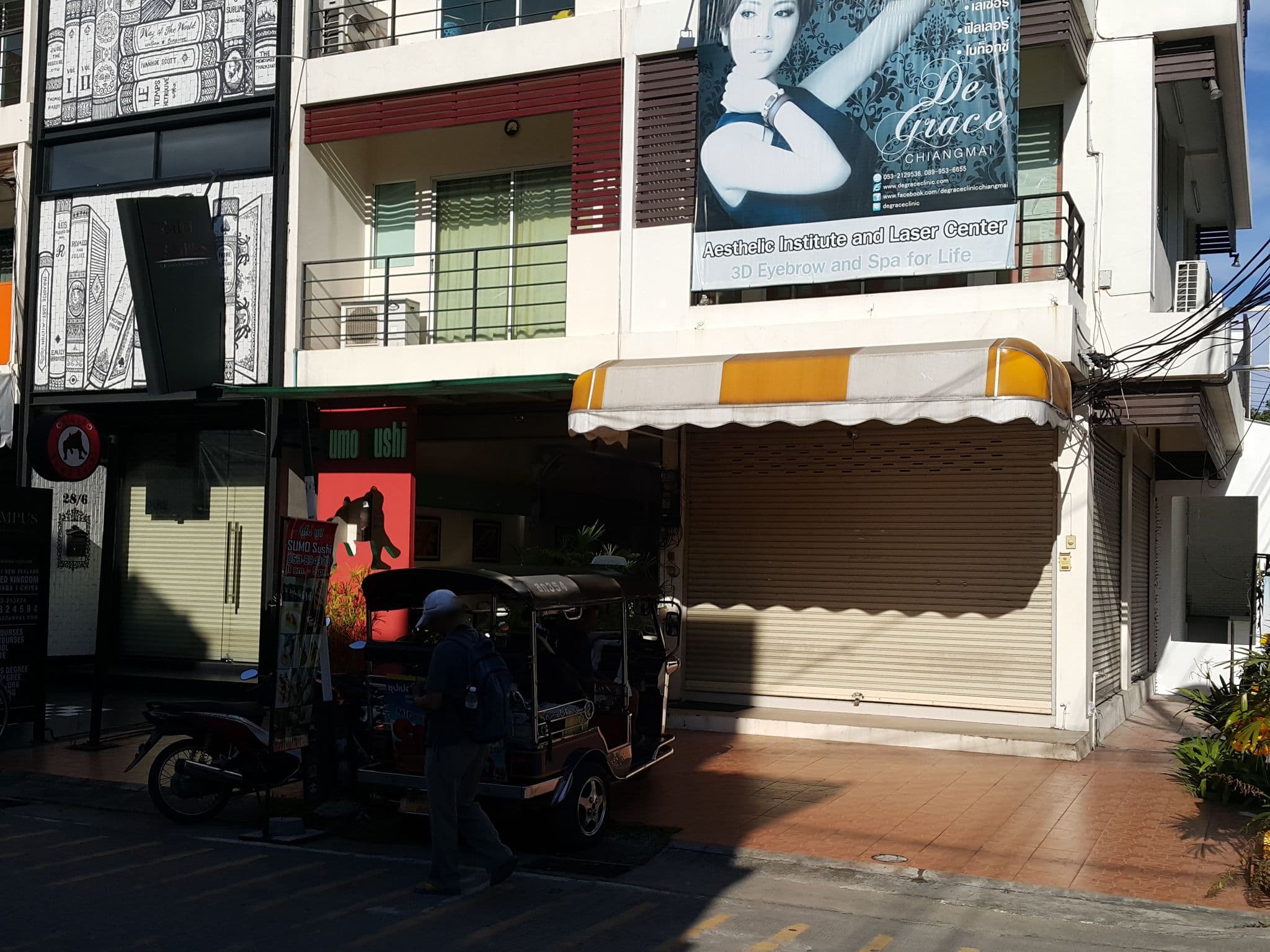 Street view near Chalnatt Hotel, Chiang Mai — © jrcarlsen (CC BY-SA · Mapillary)