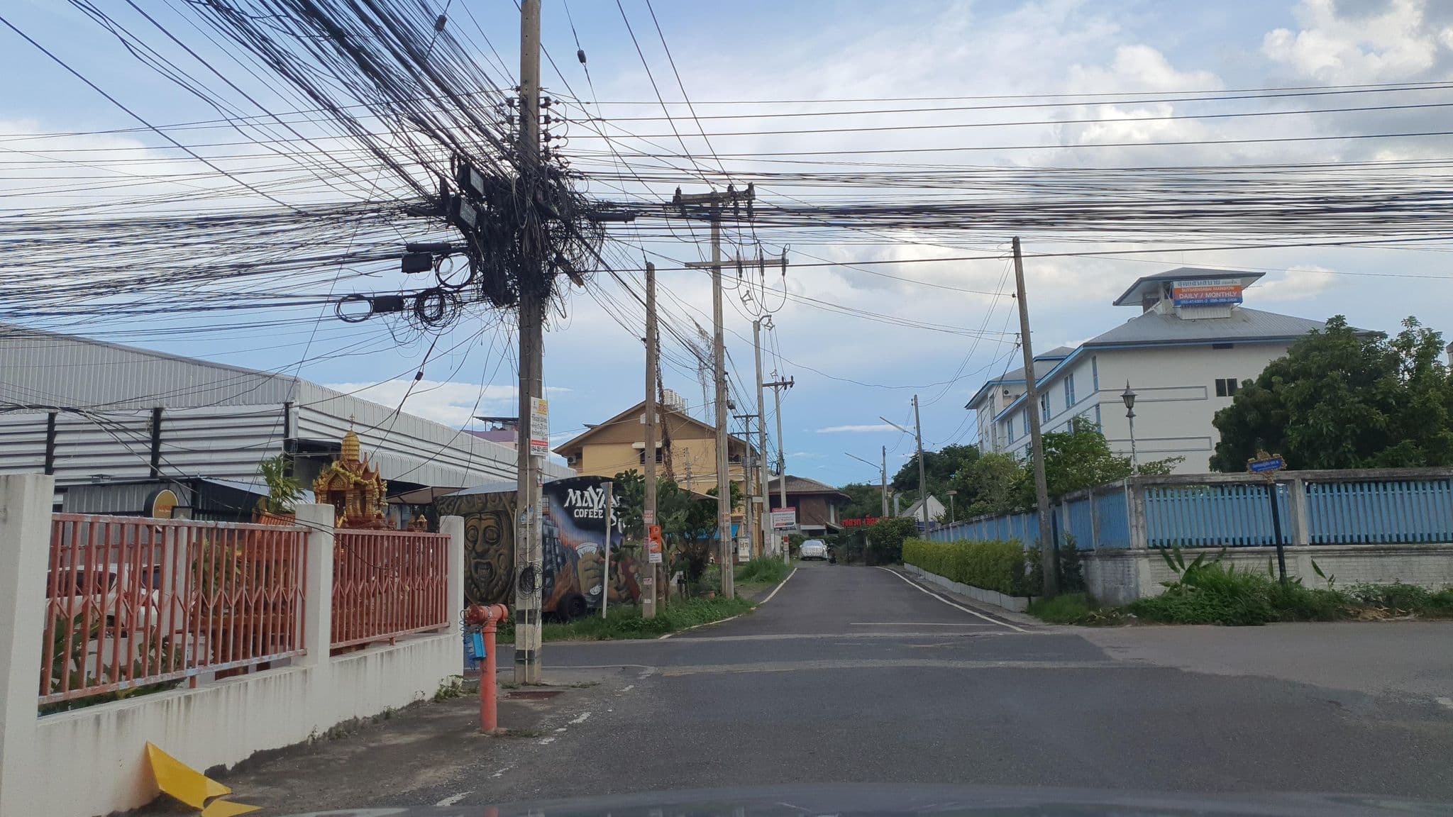 Street view near ขวัญประชาราช, Chiang Mai — © jrcarlsen (CC BY-SA · Mapillary)