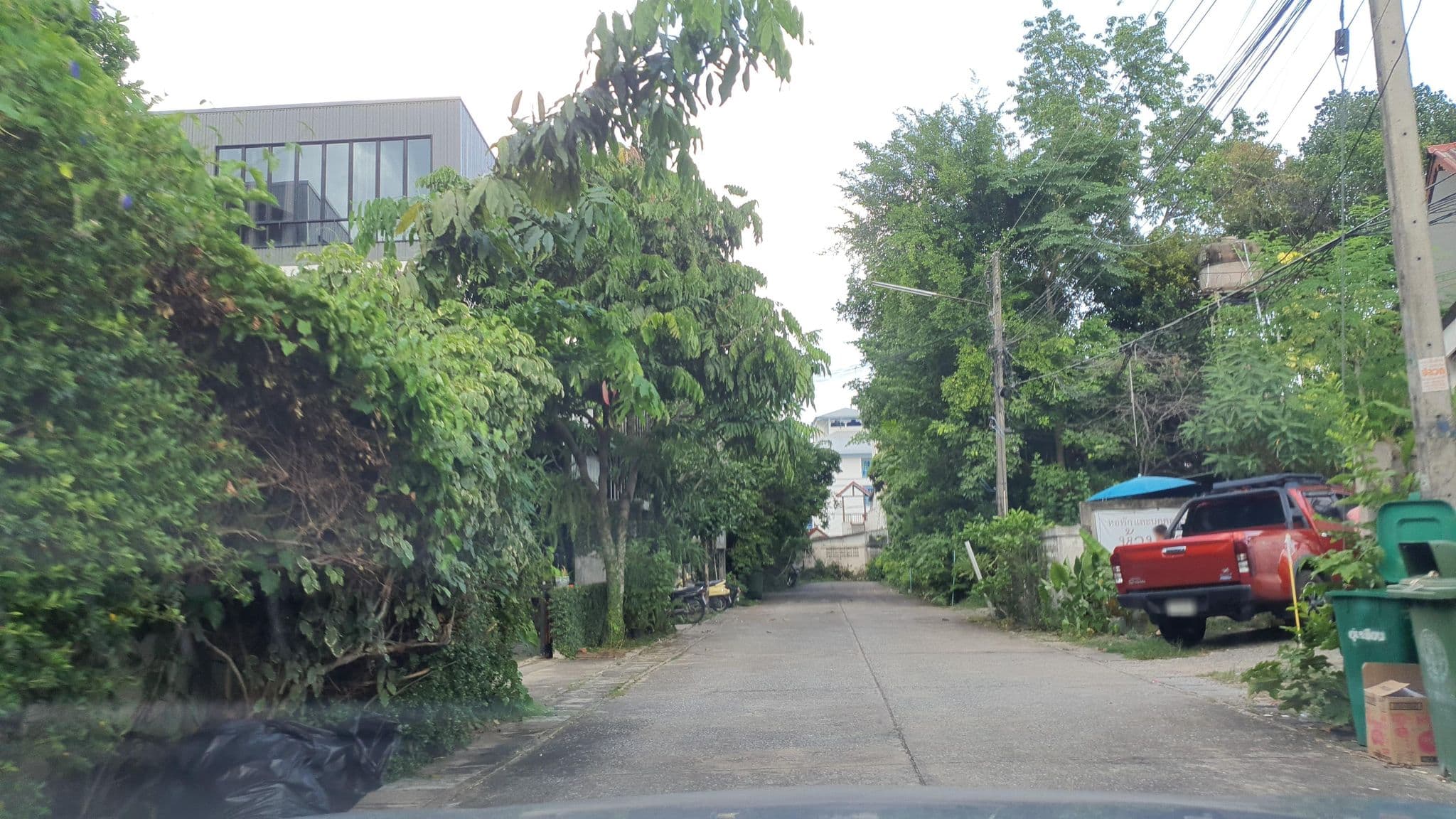 Street view near เรือนรัมภา Boutique Apartment Chiangmai, Chiang Mai — © jrcarlsen (CC BY-SA · Mapillary)