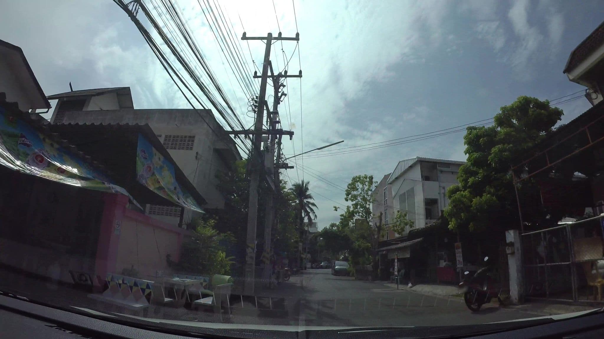 Street view near Mojito, Chiang Mai — © kaart_3 (CC BY-SA · Mapillary)