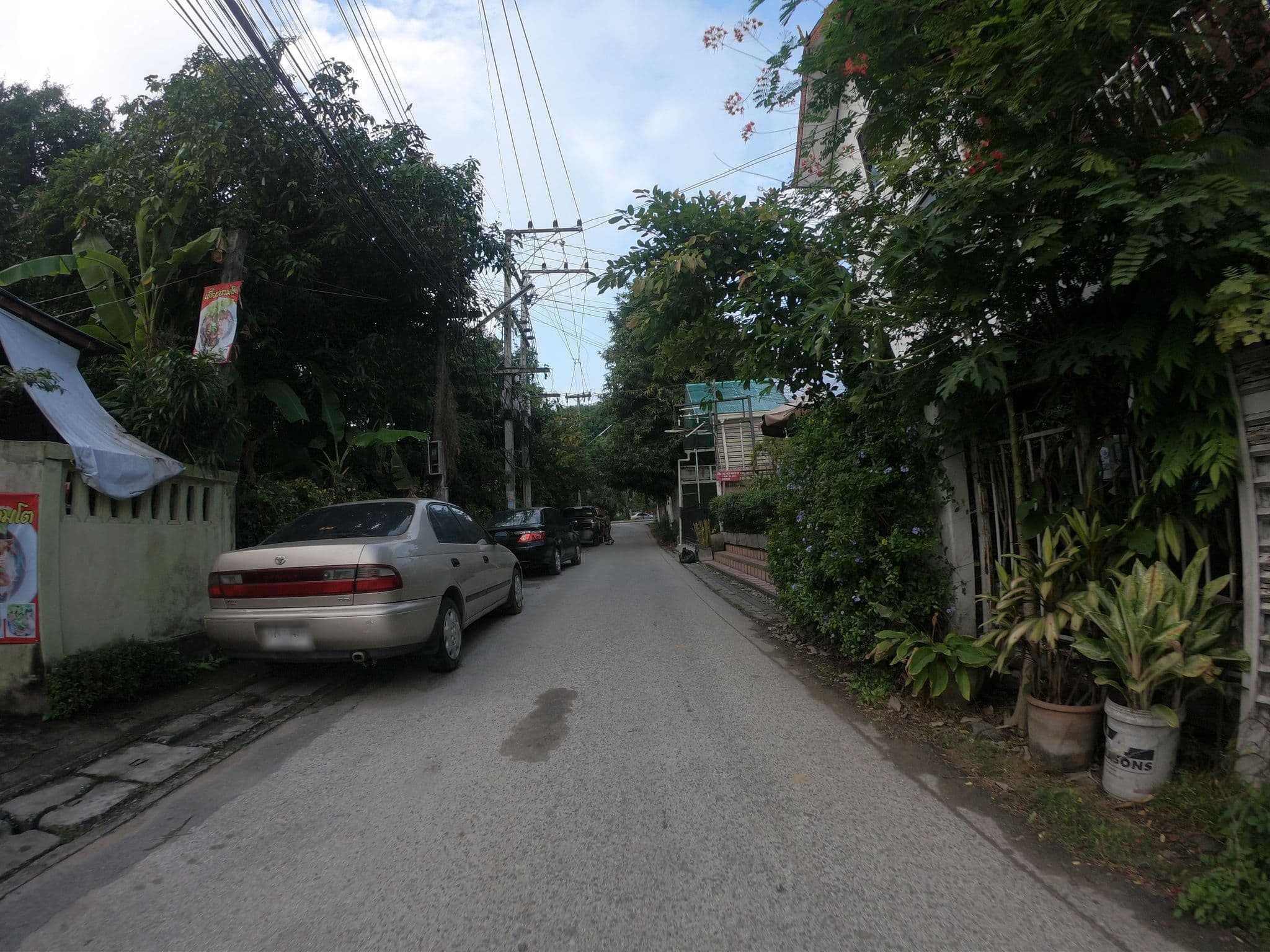 Street view near redhibiskus Hotel Chiang Mai, Chiang Mai — © chanuwath_grab (CC BY-SA · Mapillary)