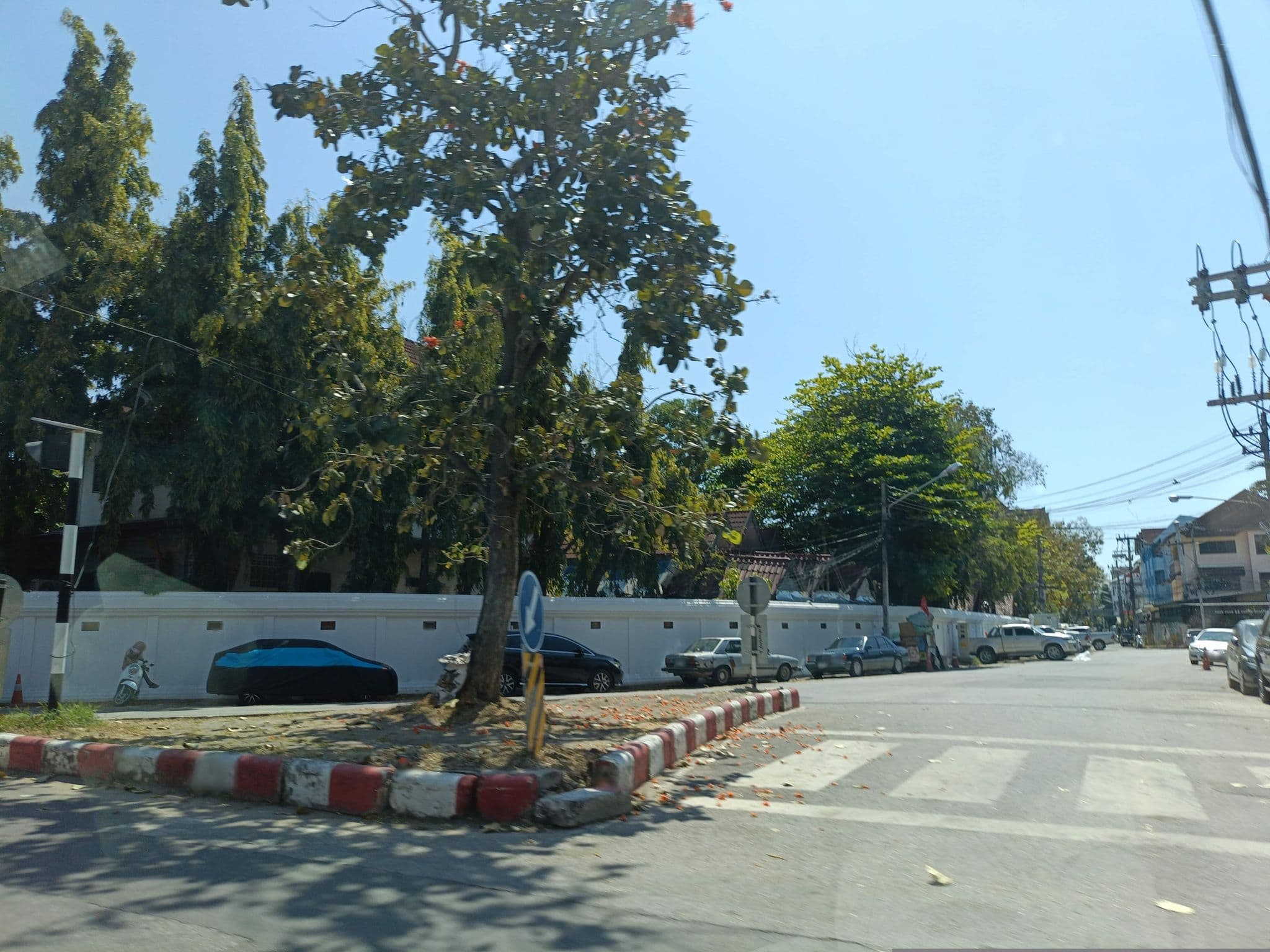 Street view near The Corner มุมม่วน คาเฟ่ แอนด์ โฮสเทล, Chiang Mai — © skillsy (CC BY-SA · Mapillary)