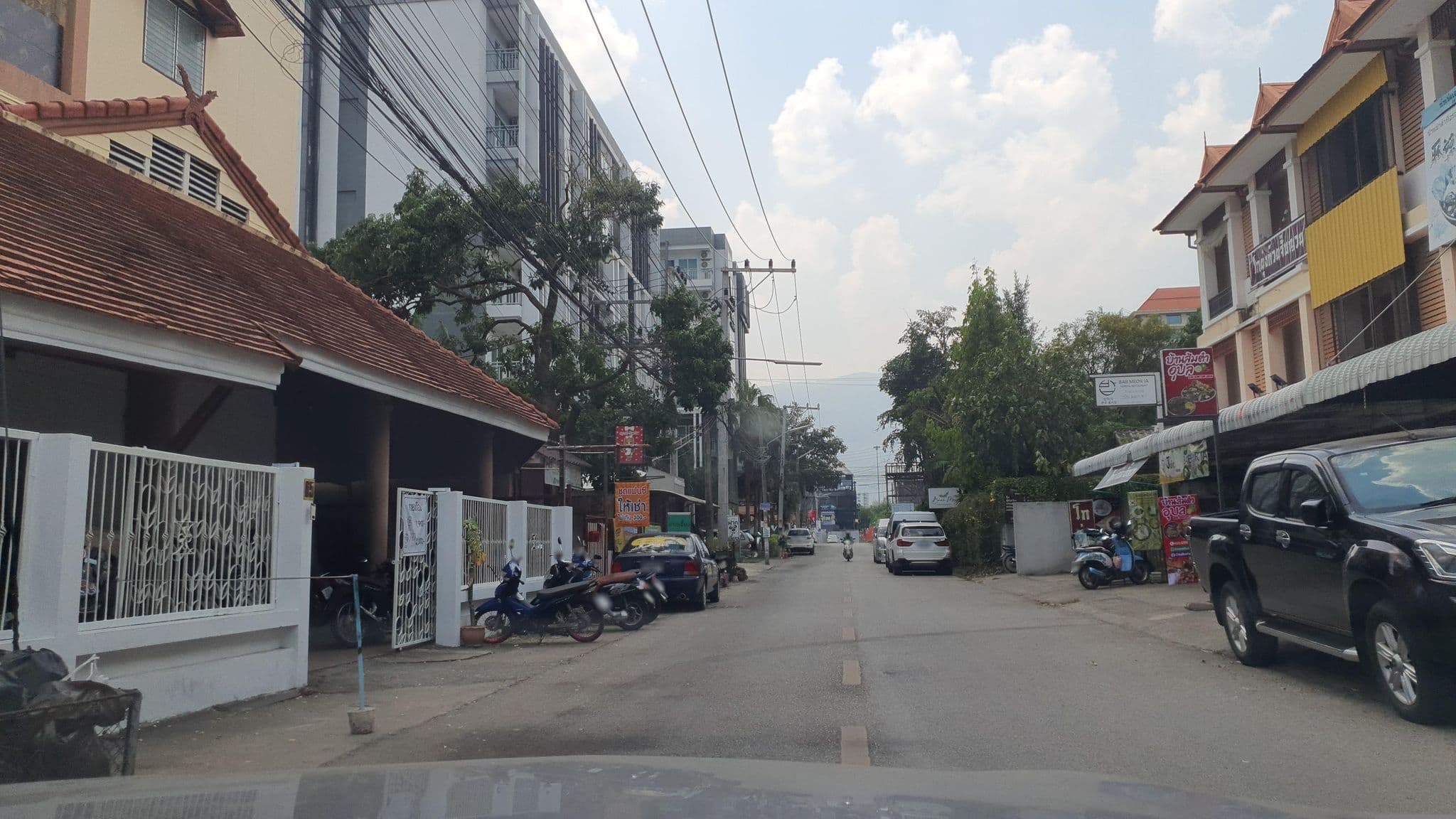 Street view near why not hostel, Chiang Mai — © jrcarlsen (CC BY-SA · Mapillary)
