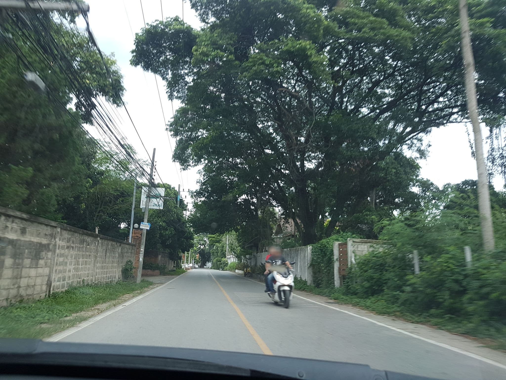 Street view near เวียงงามล้านนา วิลล่า, Chiang Mai — © ekkarin (CC BY-SA · Mapillary)