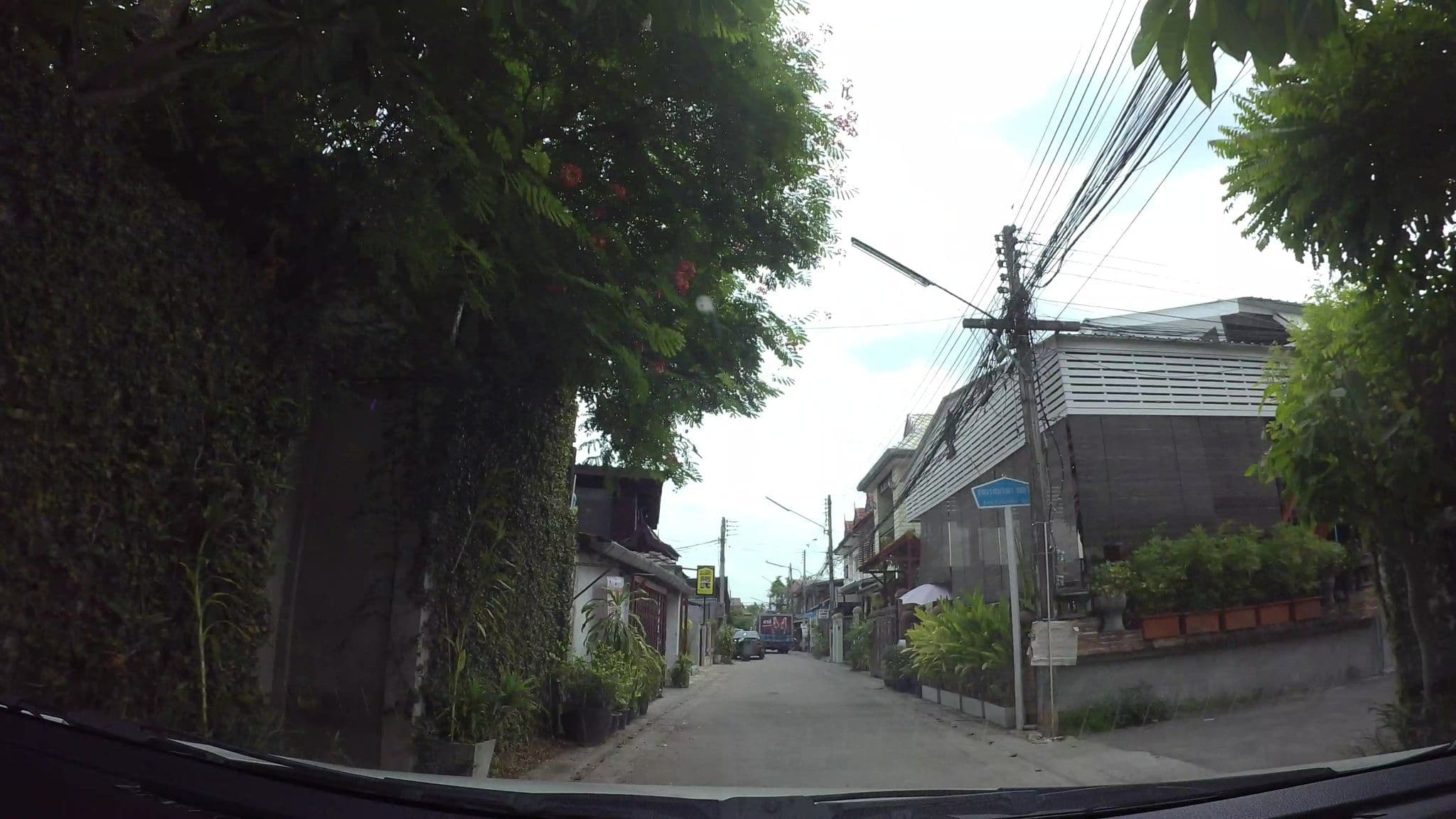 Street view near Hostel One Art & Gallery, Chiang Mai — © kaart_3 (CC BY-SA · Mapillary)