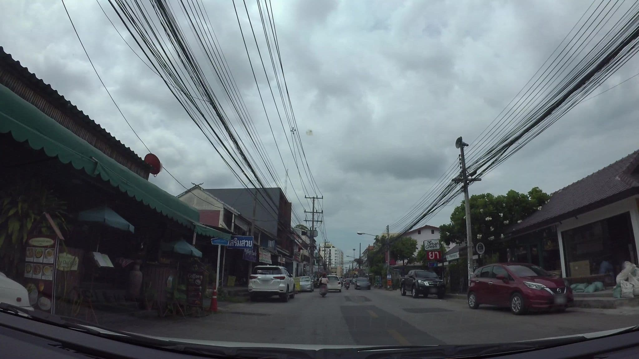 Street view near Luna GuestHouse, Chiang Mai — © kaart_3 (CC BY-SA · Mapillary)