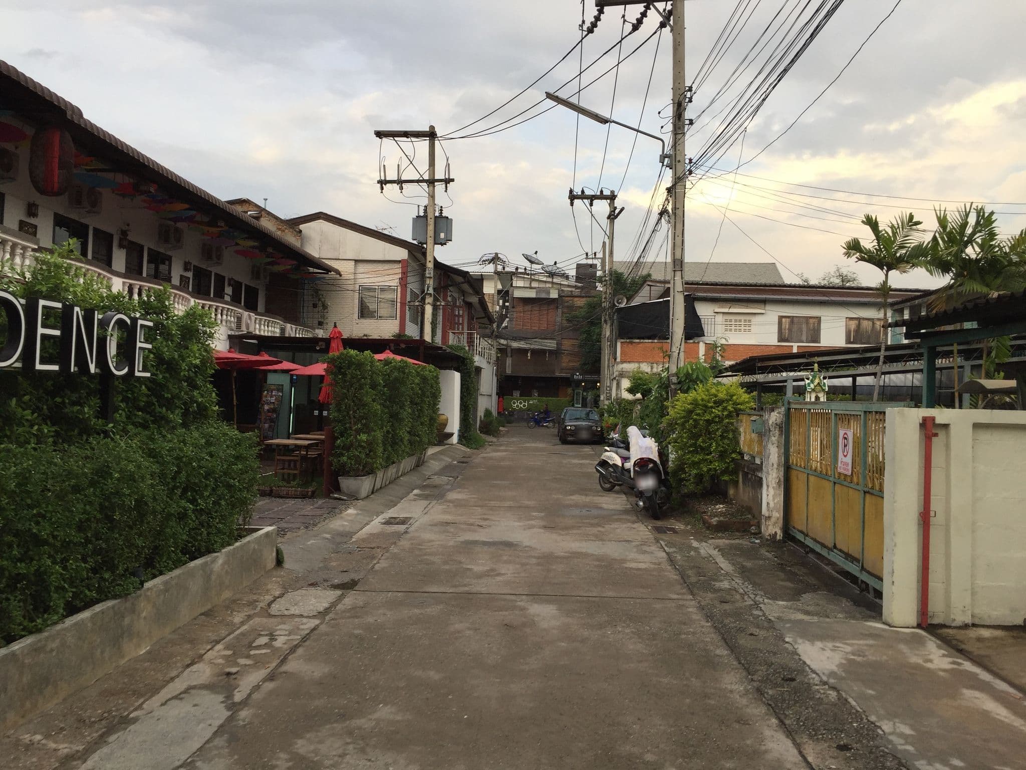Street view near Joe guesthouse, Chiang Mai — © alvinsj (CC BY-SA · Mapillary)