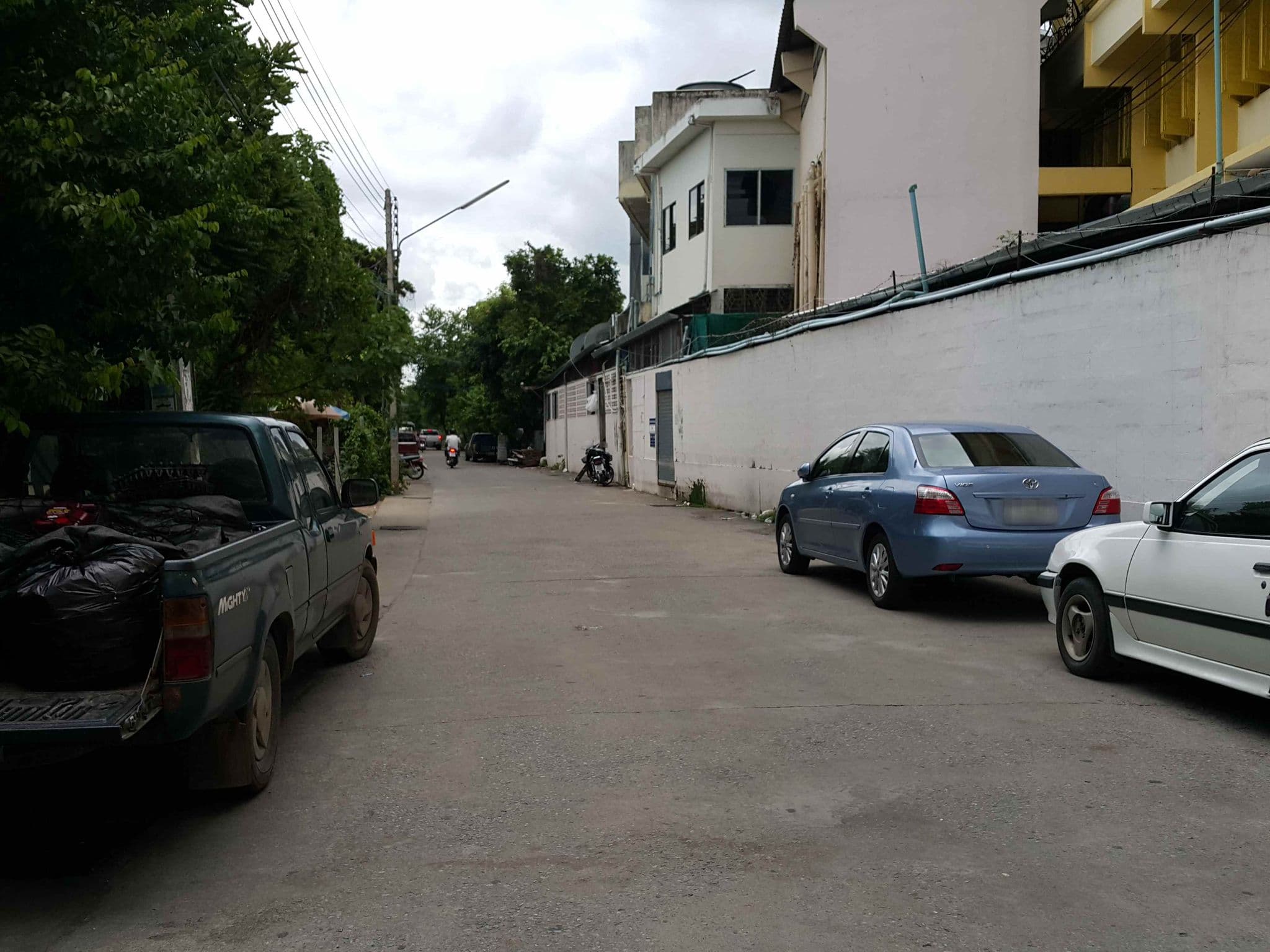 Street view near El Barrio Lanna, Chiang Mai — © jrcarlsen (CC BY-SA · Mapillary)