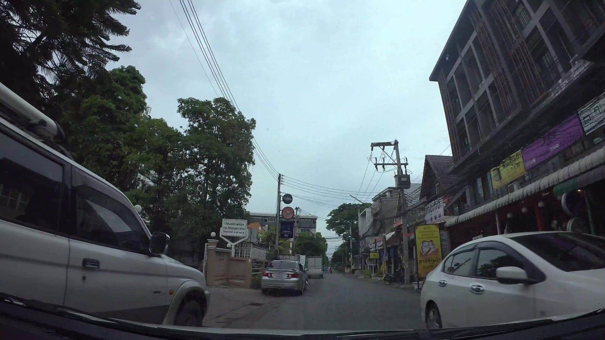 Street view near Laughoutloud, Chiang Mai — © kaart_3 (CC BY-SA · Mapillary)
