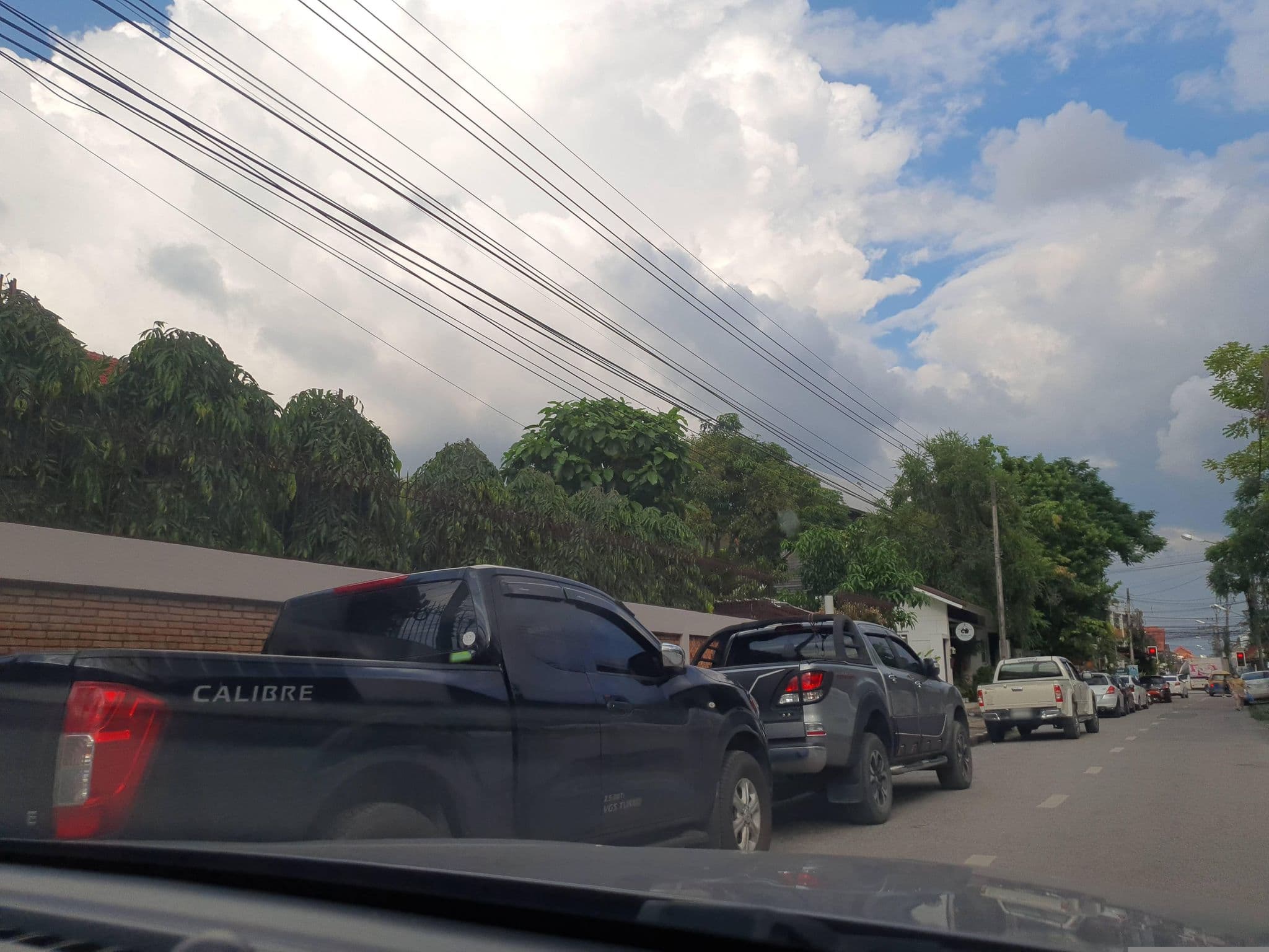 Street view near mammoth boutique hotel, Chiang Mai — © jrcarlsen (CC BY-SA · Mapillary)