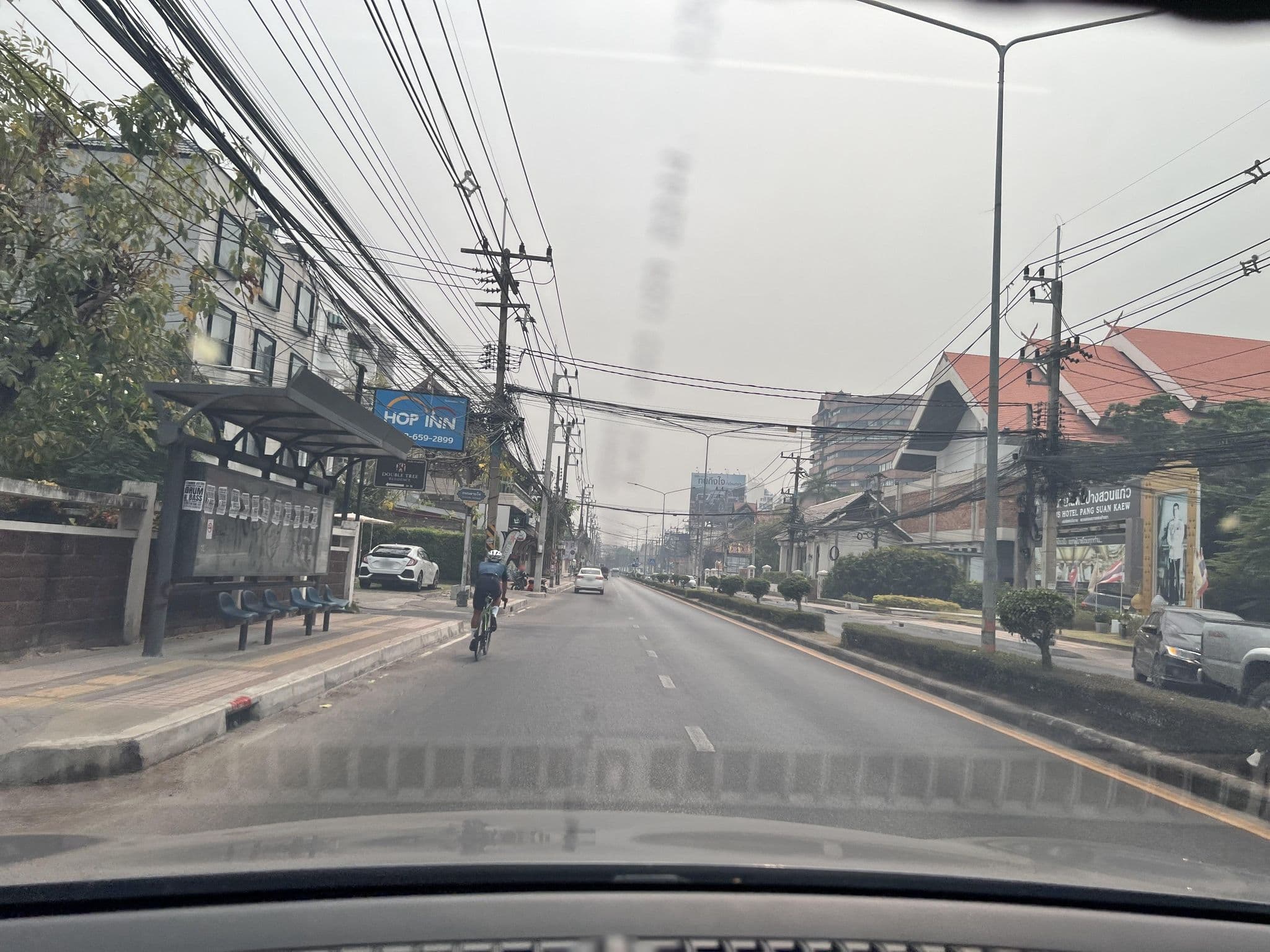 Street view near Hug home Huaykaew ฮักโฮม ห้วยแก้ว, Chiang Mai — © lin_wang (CC BY-SA · Mapillary)