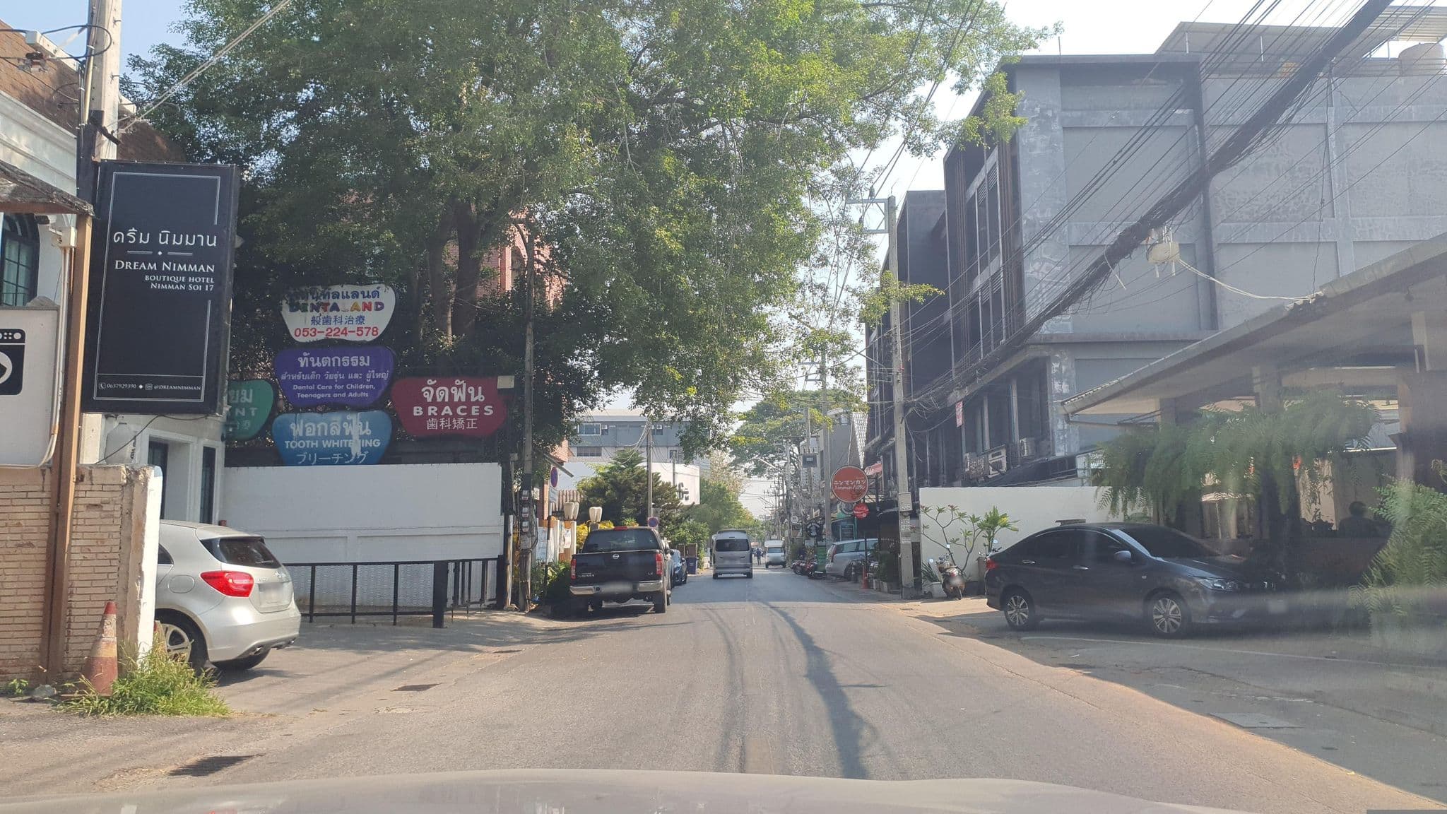 Street view near Dream Nimman, Chiang Mai — © jrcarlsen (CC BY-SA · Mapillary)