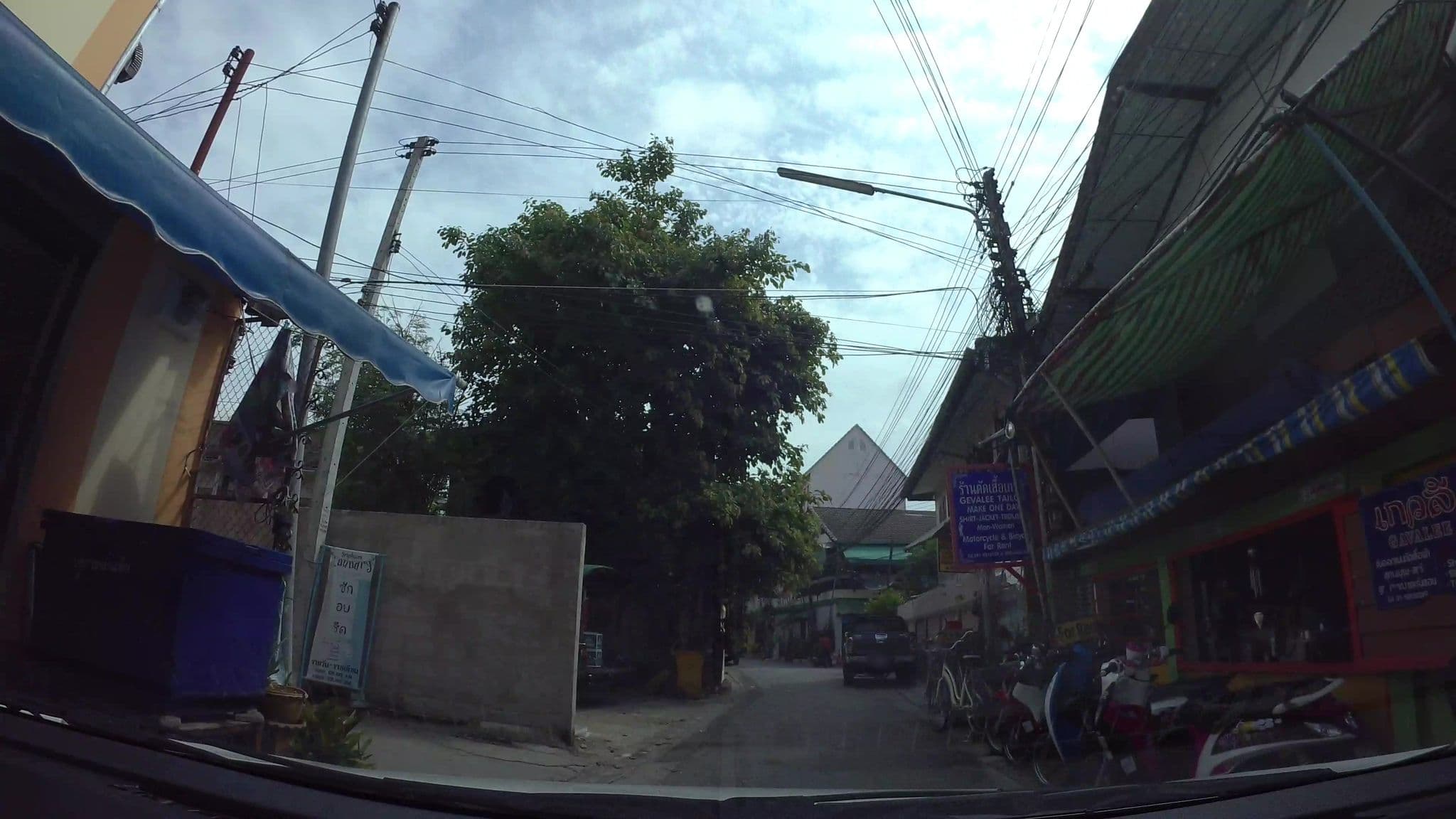 Street view near Sripoomhouse, Chiang Mai — © kaart_3 (CC BY-SA · Mapillary)
