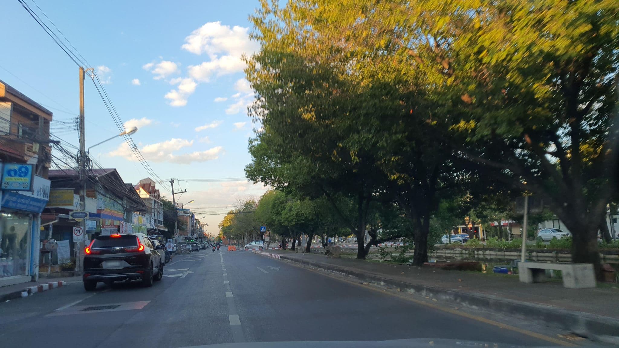 Street view near ying yang guesthouse, Chiang Mai — © jrcarlsen (CC BY-SA · Mapillary)