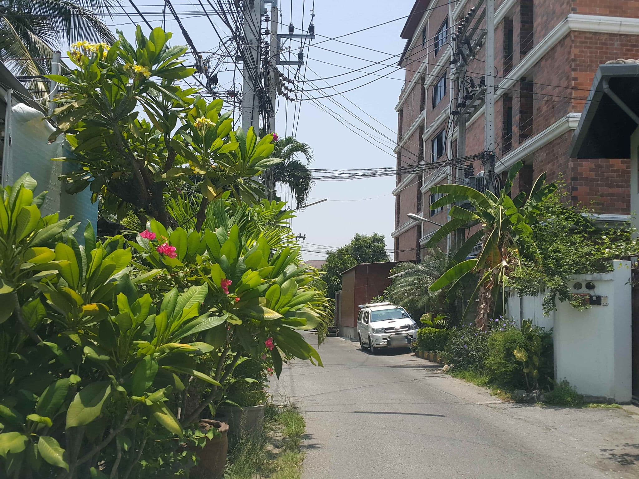 Street view near Raming Lodge Hotel Chiang Mai, Chiang Mai — © jrcarlsen (CC BY-SA · Mapillary)
