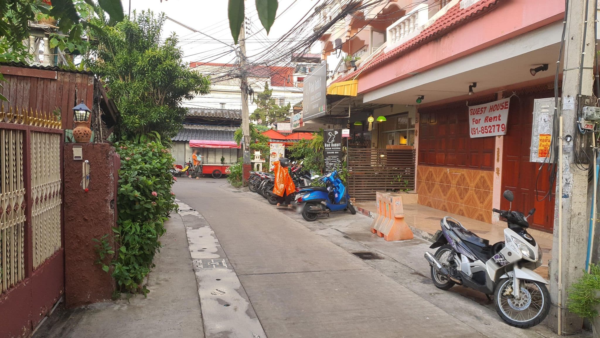 Street view near The Britannia, Chiang Mai — © jrcarlsen (CC BY-SA · Mapillary)