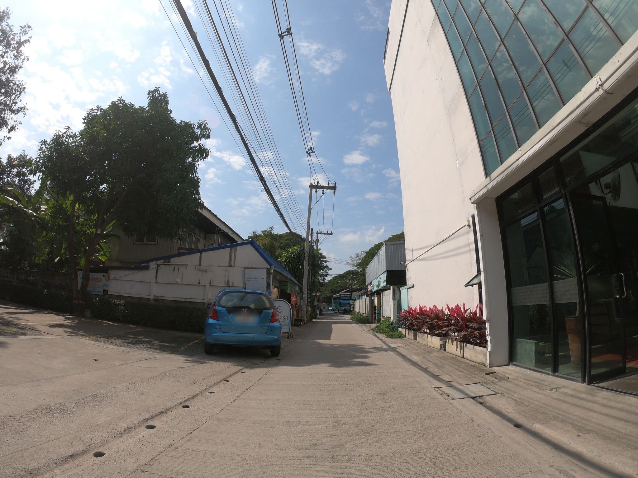 Street view near 7 Days Hotel, Chiang Mai — © chanuwath_grab (CC BY-SA · Mapillary)
