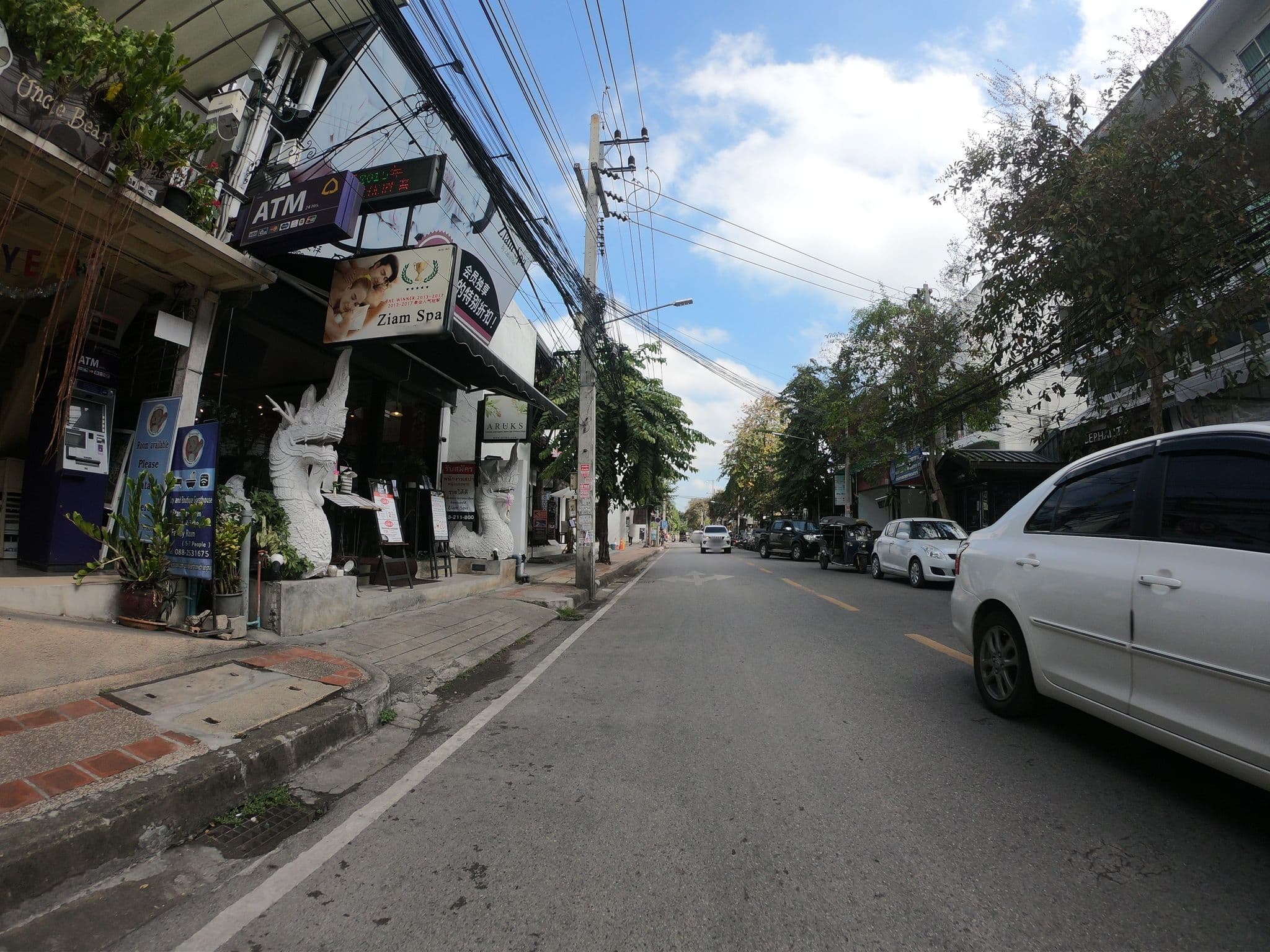 Street view near Le Bateua Ivre, Chiang Mai — © chanuwath_grab (CC BY-SA · Mapillary)