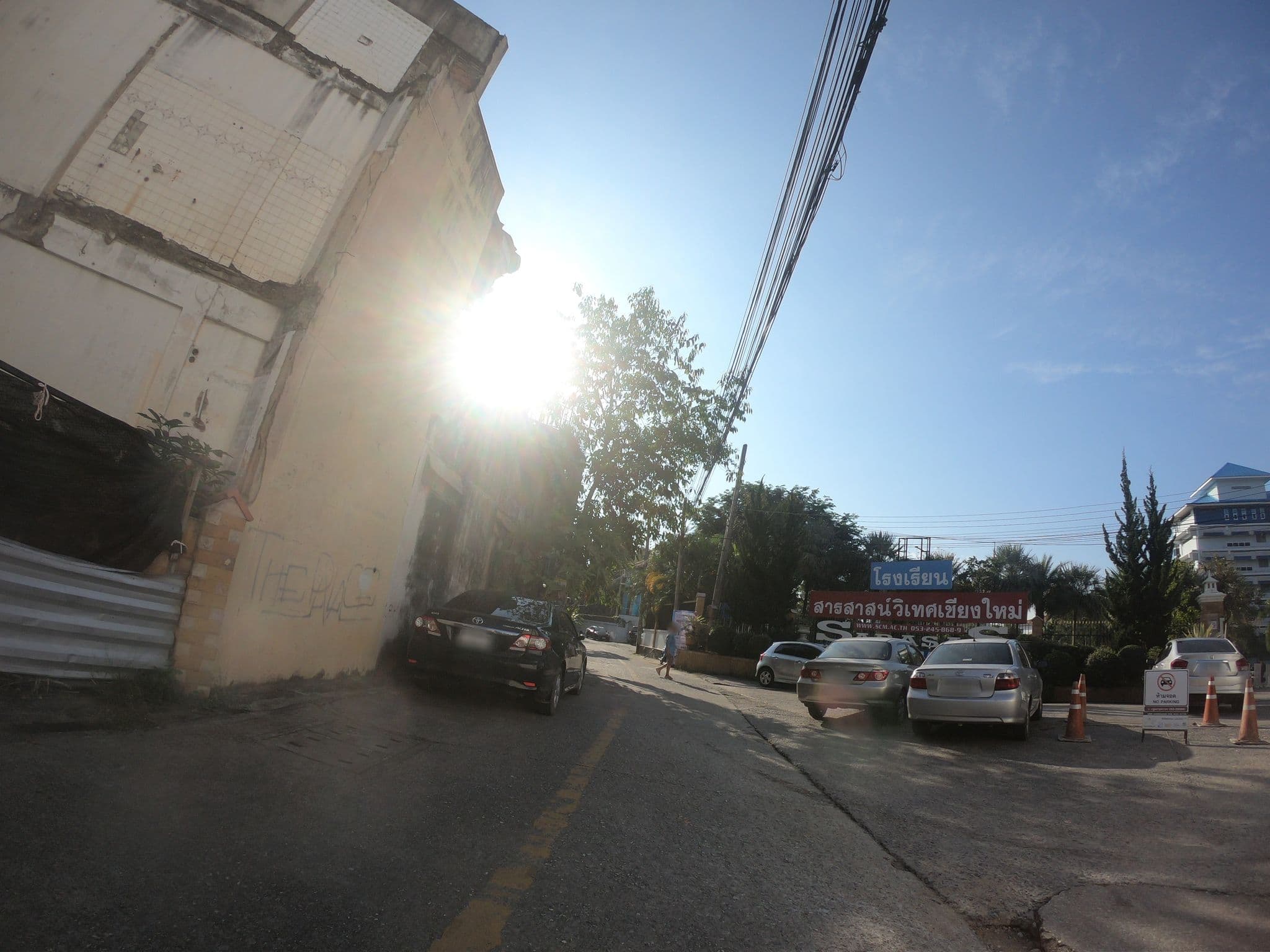 Street view near ก๋วยเตี๋ยวบ้านพริกกะเหรี่ยง ทุ่งโฮเต็ล, Chiang Mai — © chanuwath_grab (CC BY-SA · Mapillary)