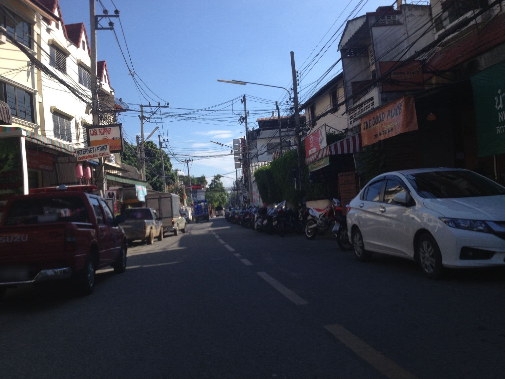 Street view near swiming pool, Chiang Mai — © jimwatana (CC BY-SA · Mapillary)