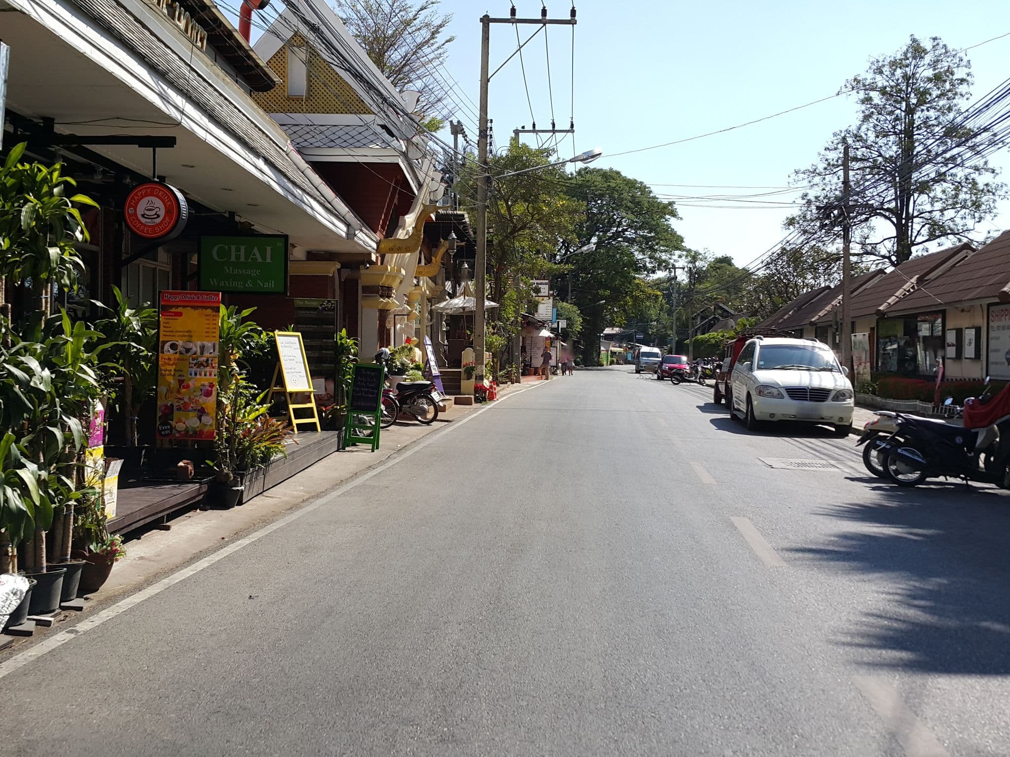 Street view near Imperial Mae-Ping Hotel (โรงแรมอิมพีเรียลแม่ปิง), Chiang Mai — © jrcarlsen (CC BY-SA · Mapillary)
