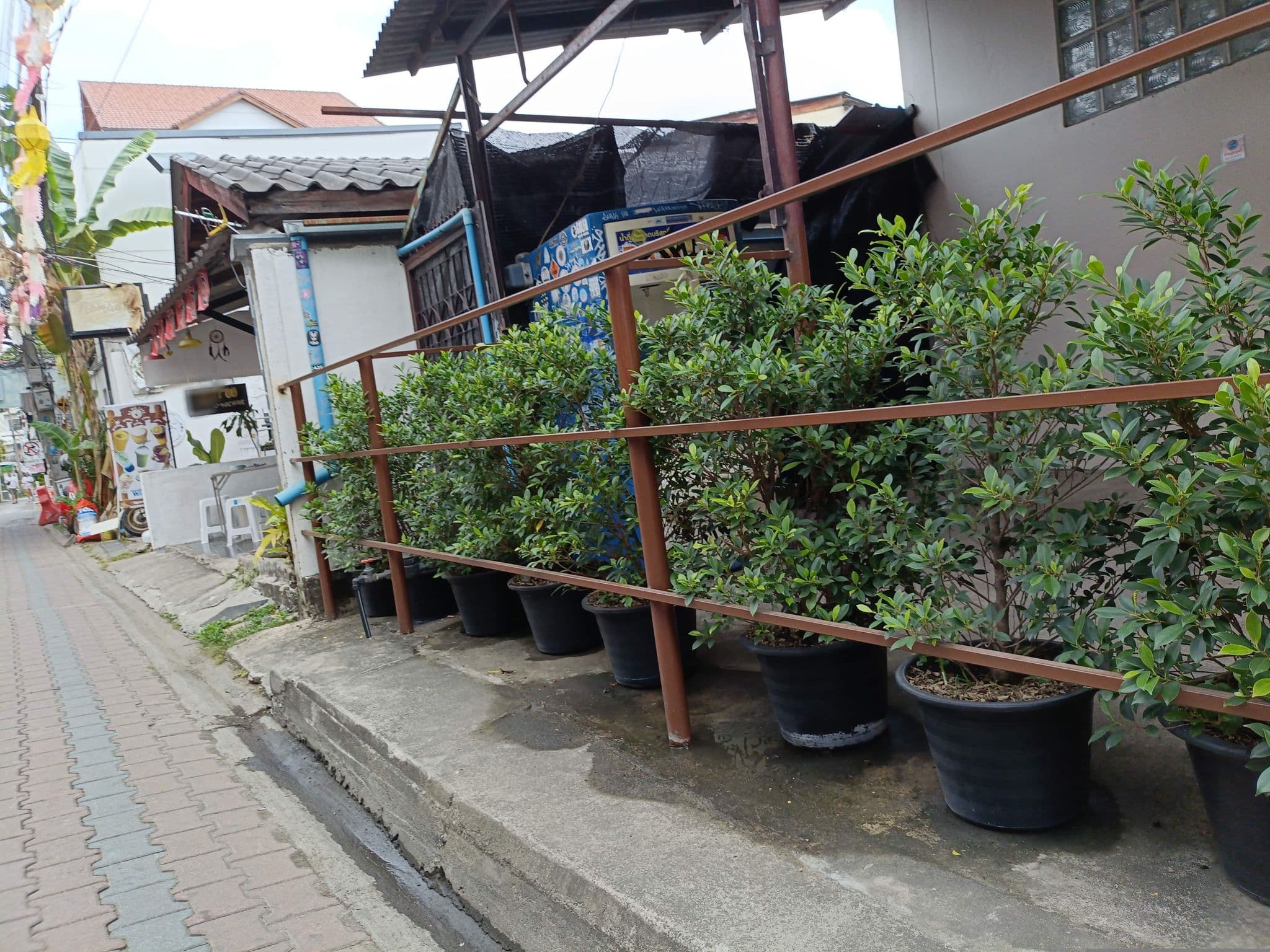 Street view near Chinda House, Chiang Mai — © skillsy (CC BY-SA · Mapillary)